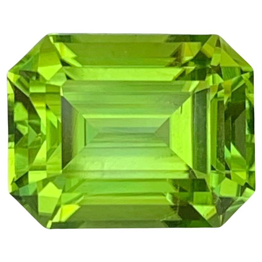 4.15 carati di peridoto naturale sfuso di forma smeraldina in vendita