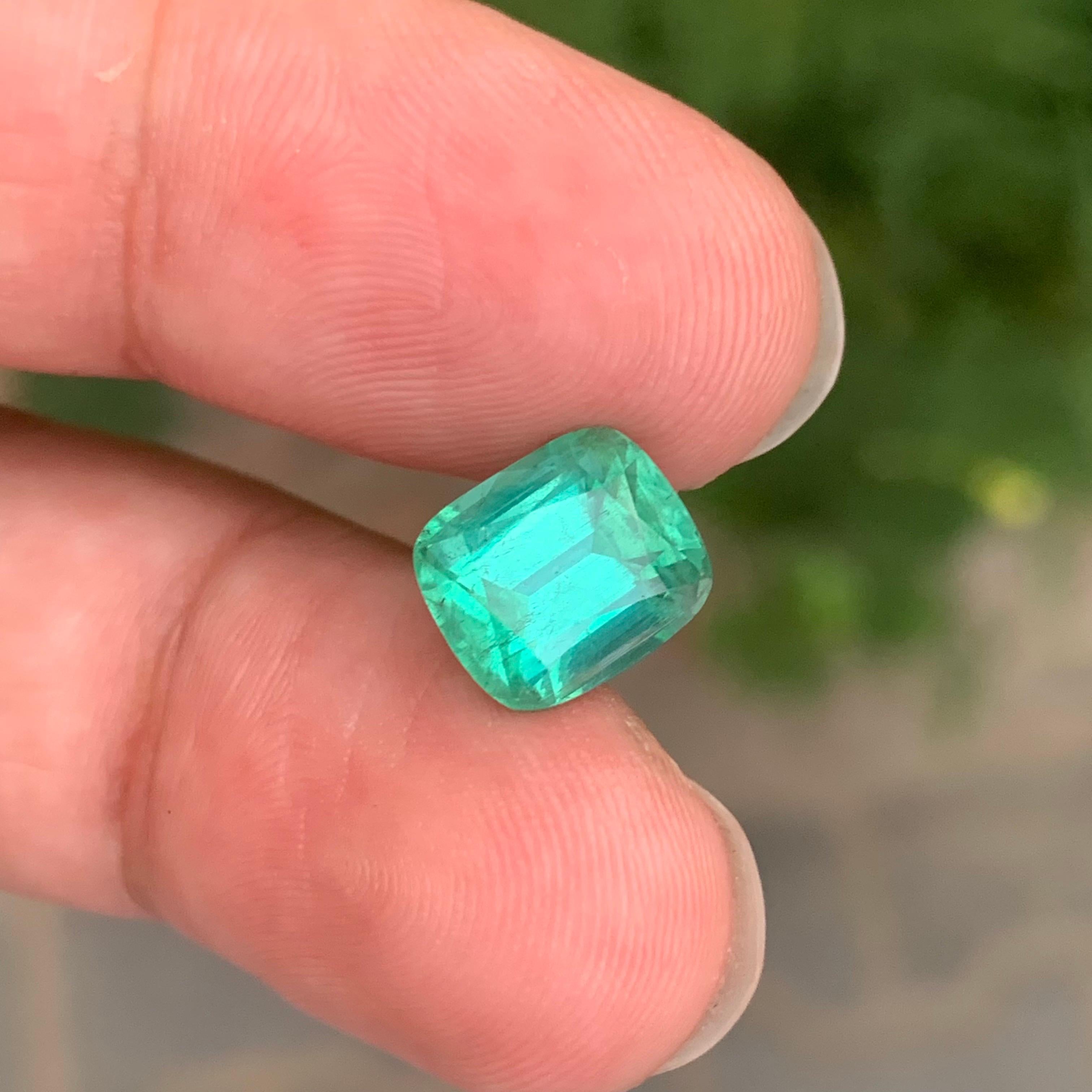 Women's or Men's 4.15 Carat Natural Mint Green Tourmaline Loose Afghanistan’s Gemstone For Sale