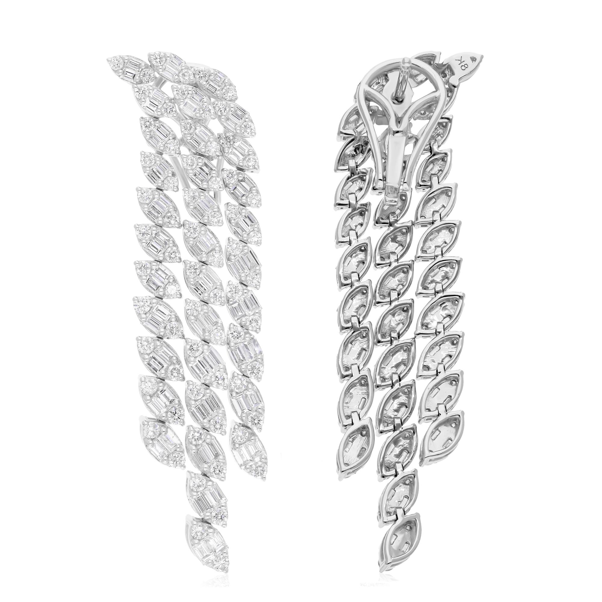 Coulées dans de l'or 18 carats, ces boucles d'oreilles exquises sont serties de 4,15 carats de diamants étincelants.

Suivez la vitrine de Spectrum Jewels pour découvrir la dernière collection et les pièces exclusives. Spectrum Jewels est fièrement