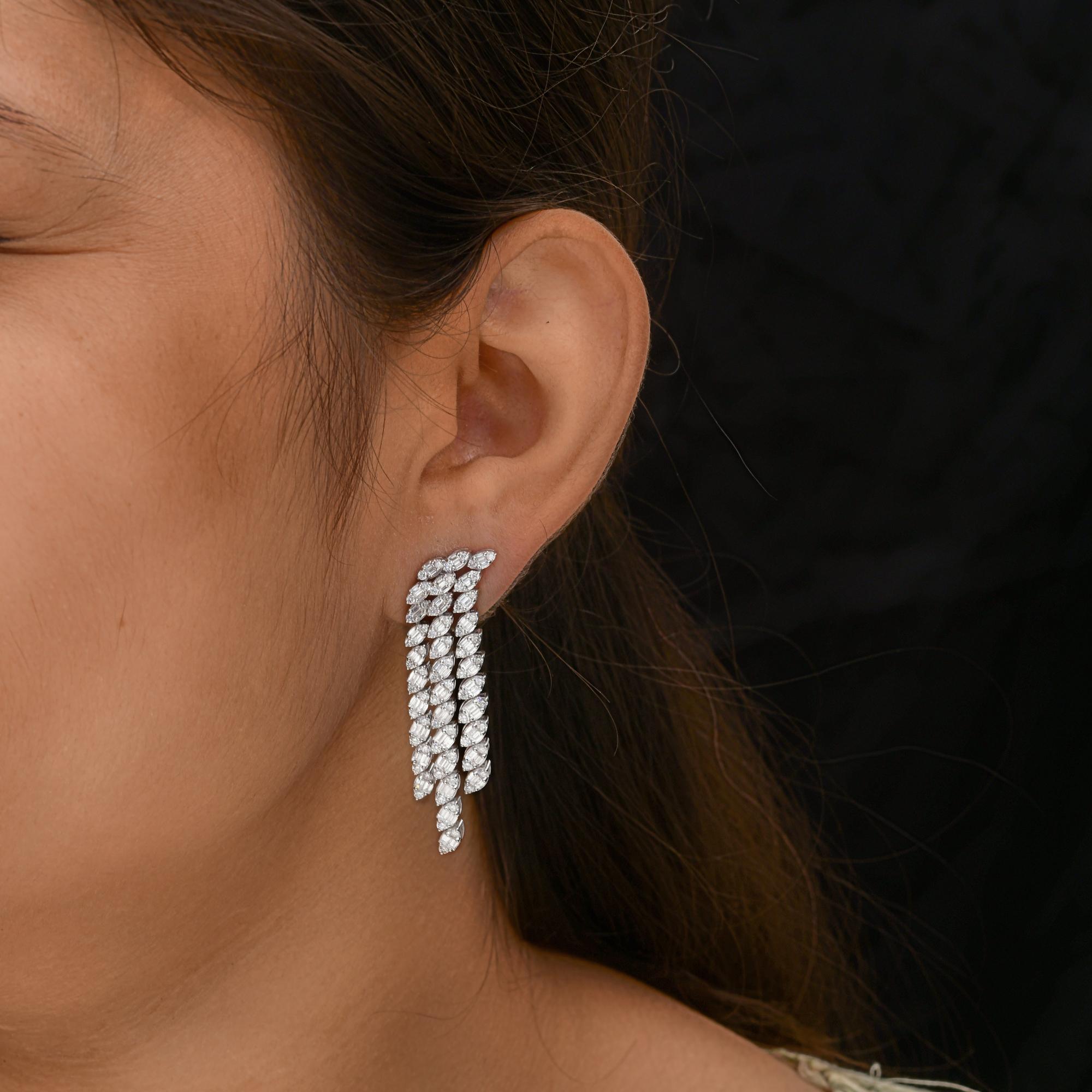 Moderne 4.15 Carat SI/H Baguette Round Brilliant Cut Diamond Earrings 18k White Gold en vente