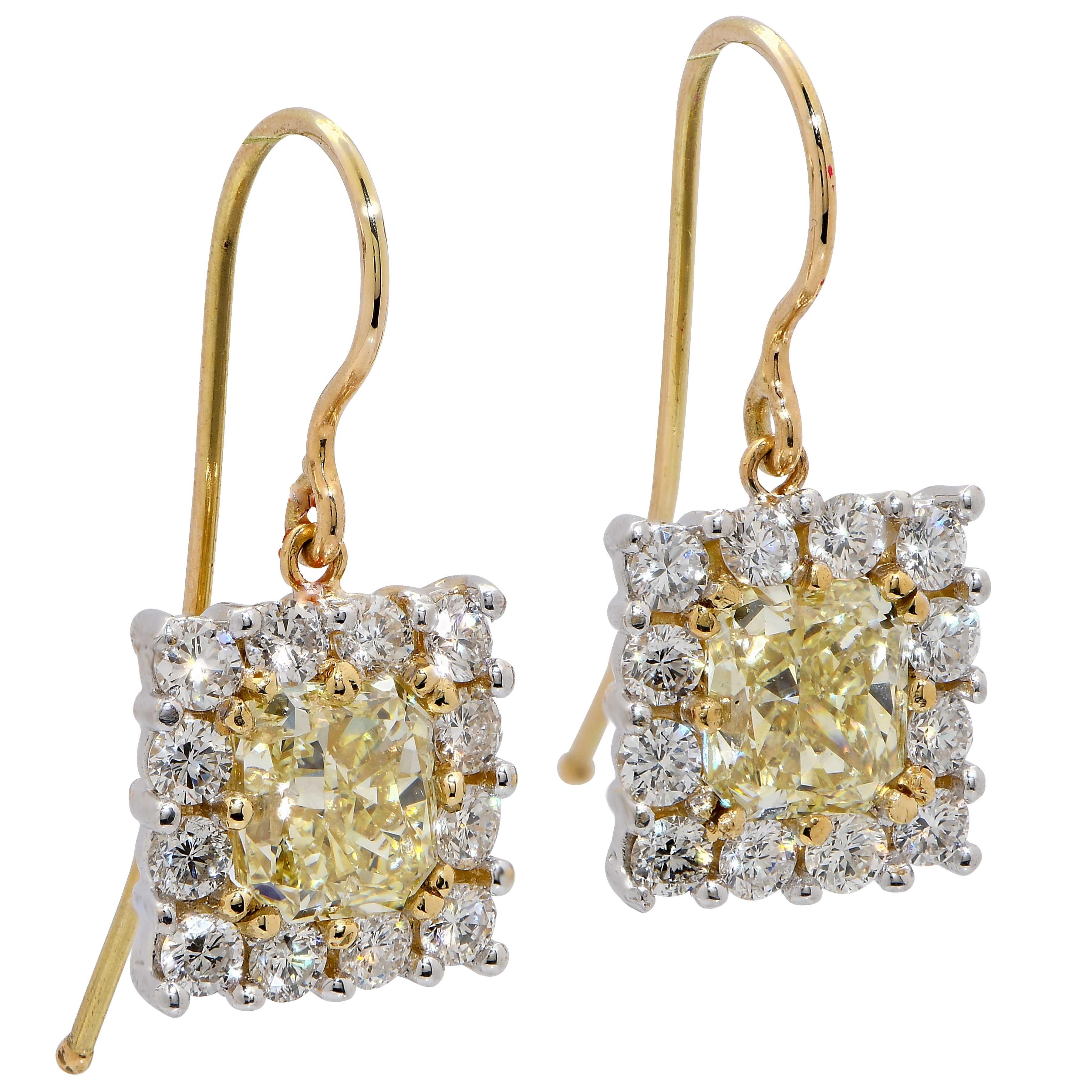 Contemporary 4.15 Carat Yellow and White Diamond Drop Earrings in 18 Carat Yellow Gold For Sale