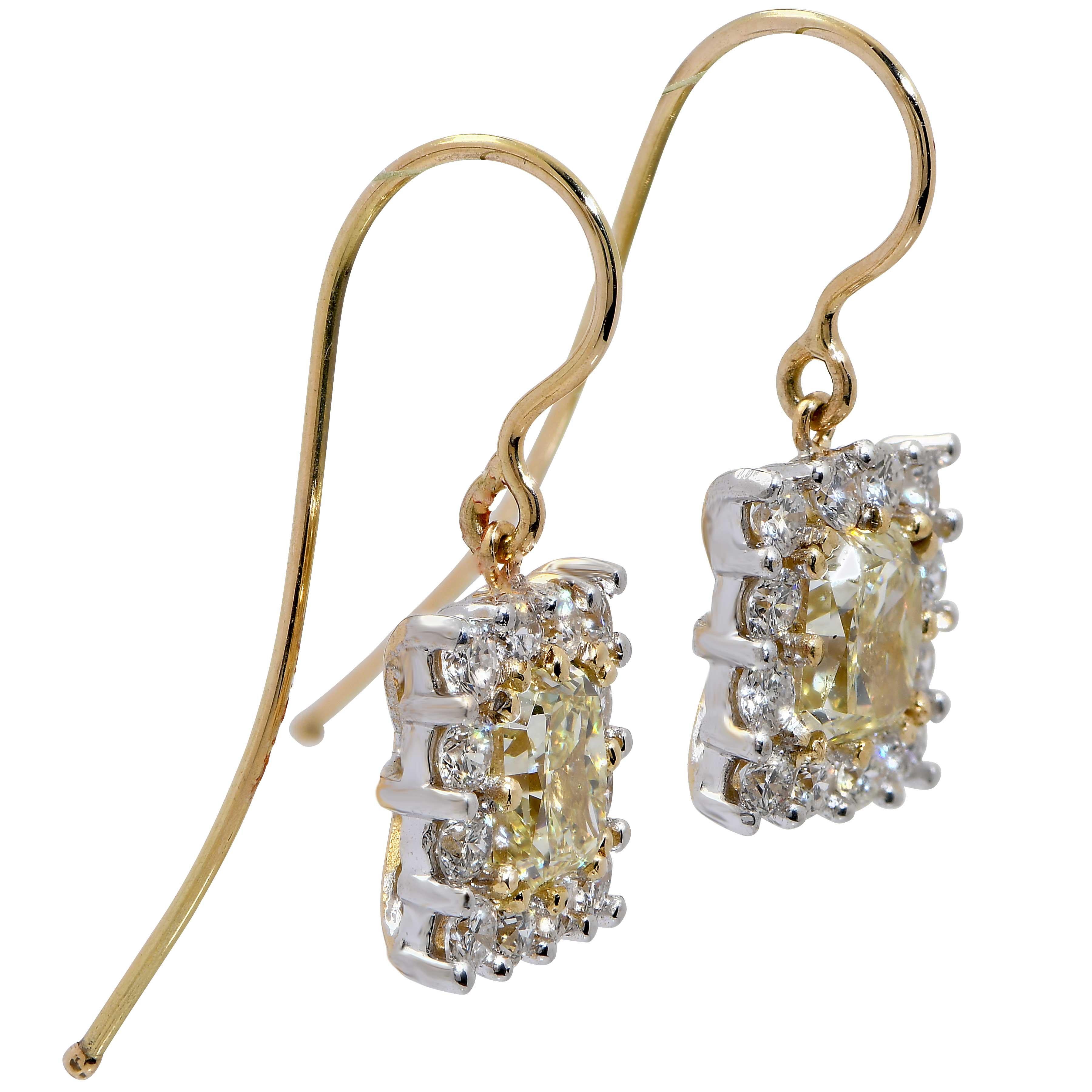 Radiant Cut 4.15 Carat Yellow and White Diamond Drop Earrings in 18 Carat Yellow Gold For Sale