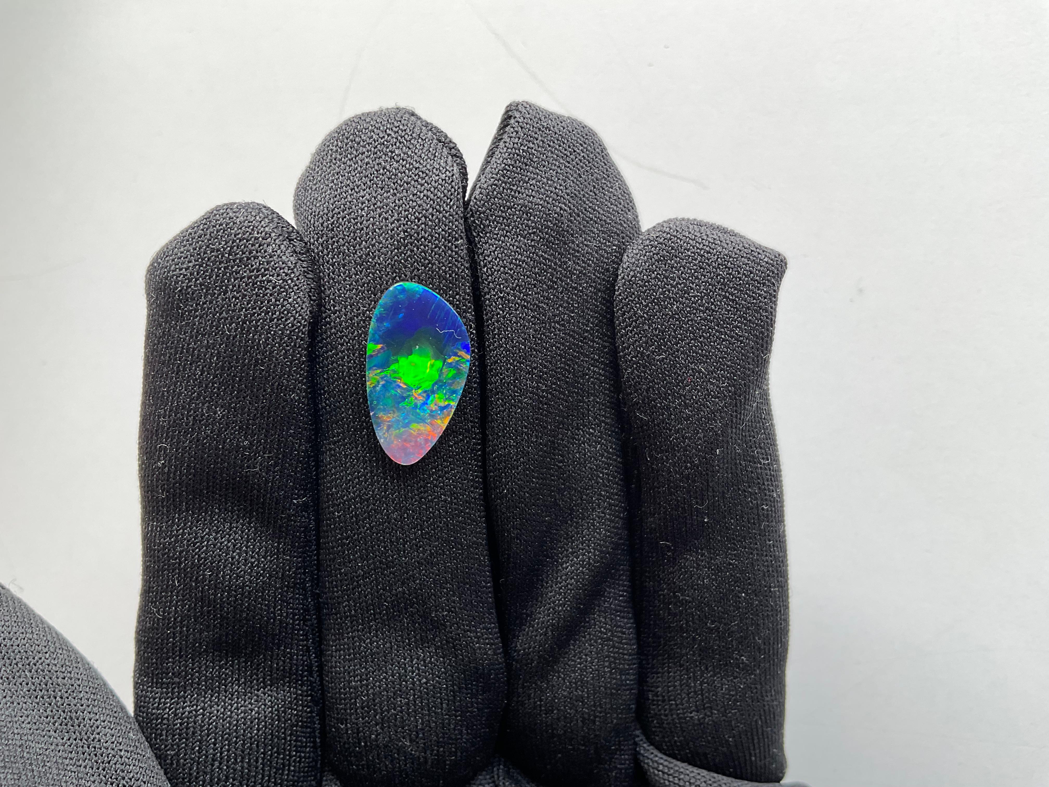 4.15 Carati Opale australiano Royal Blue Flash con giochi di colore verde Gemma

Pietra preziosa : Opale doppio
Dimensioni: 18,5X10 MM
Peso : 4,15 Carati
Quantità - 1 pezzo
Forma - Fantasia 