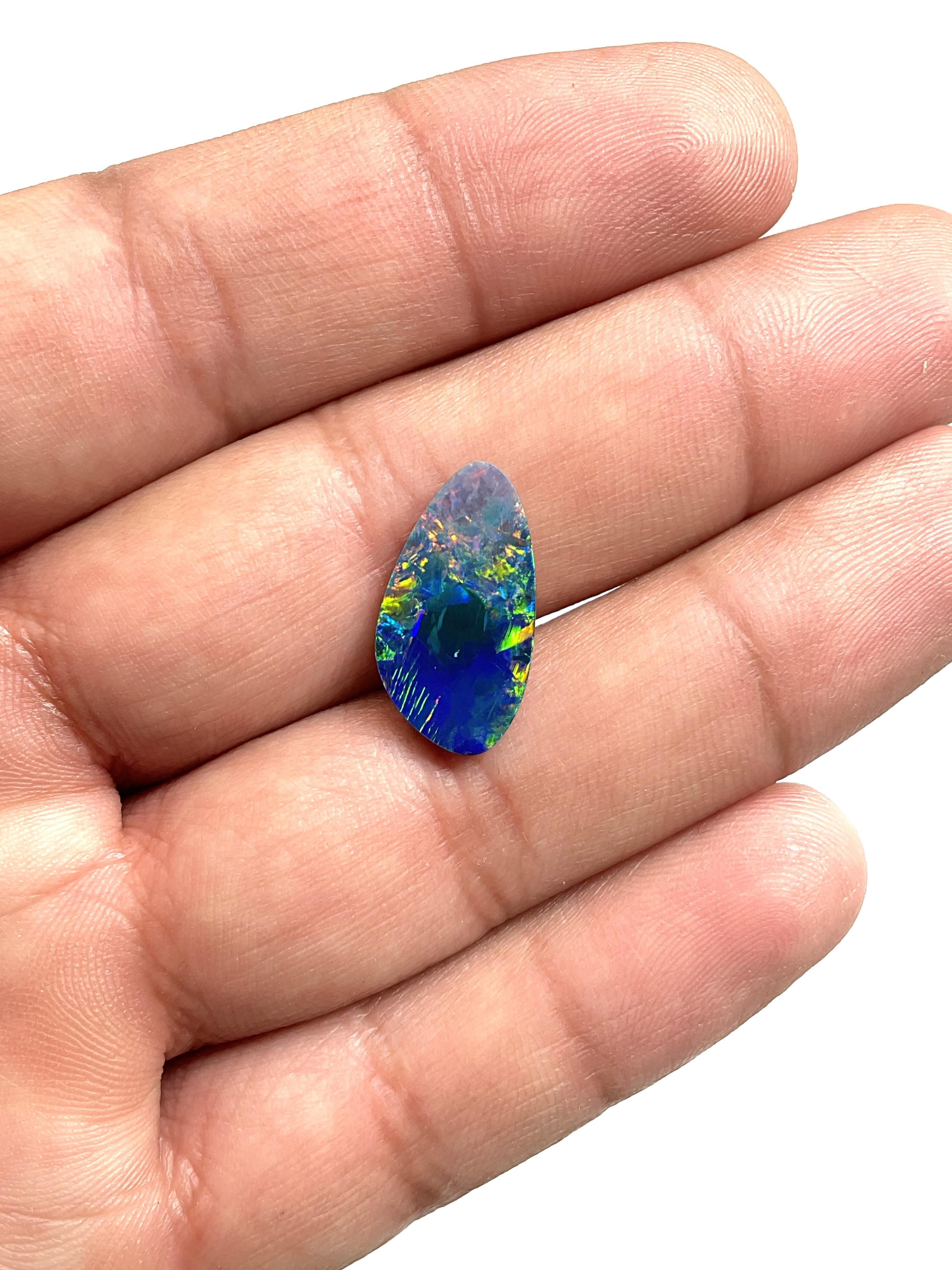 4.15 Carati Opale australiano Royal Blue Flash con giochi di colore verde Gemma in vendita 1