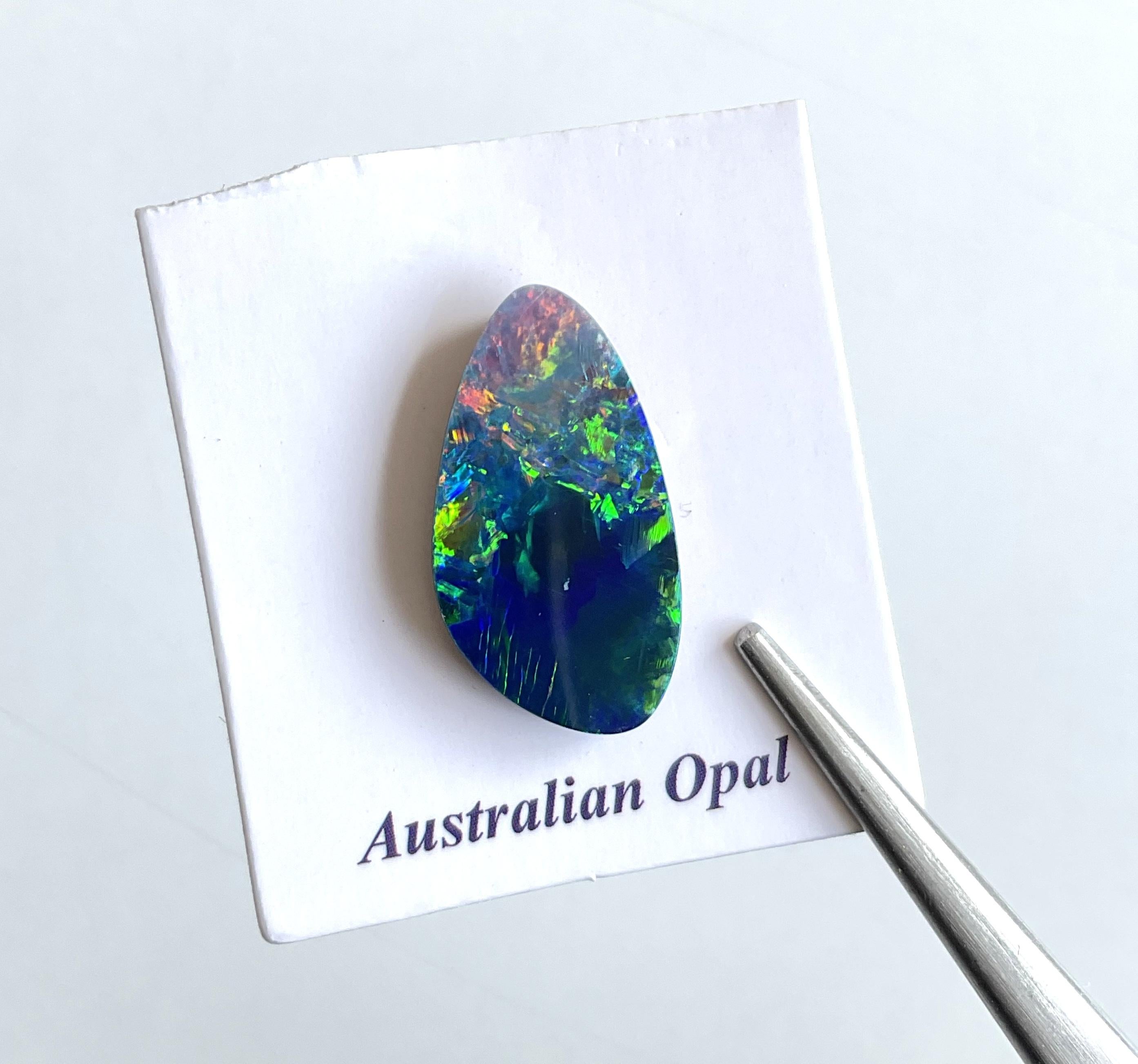4.15 Carati Opale australiano Royal Blue Flash con giochi di colore verde Gemma in vendita 4