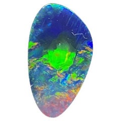 Opale australienne bleu royal avec jeu de couleurs vert de 4.15 carats