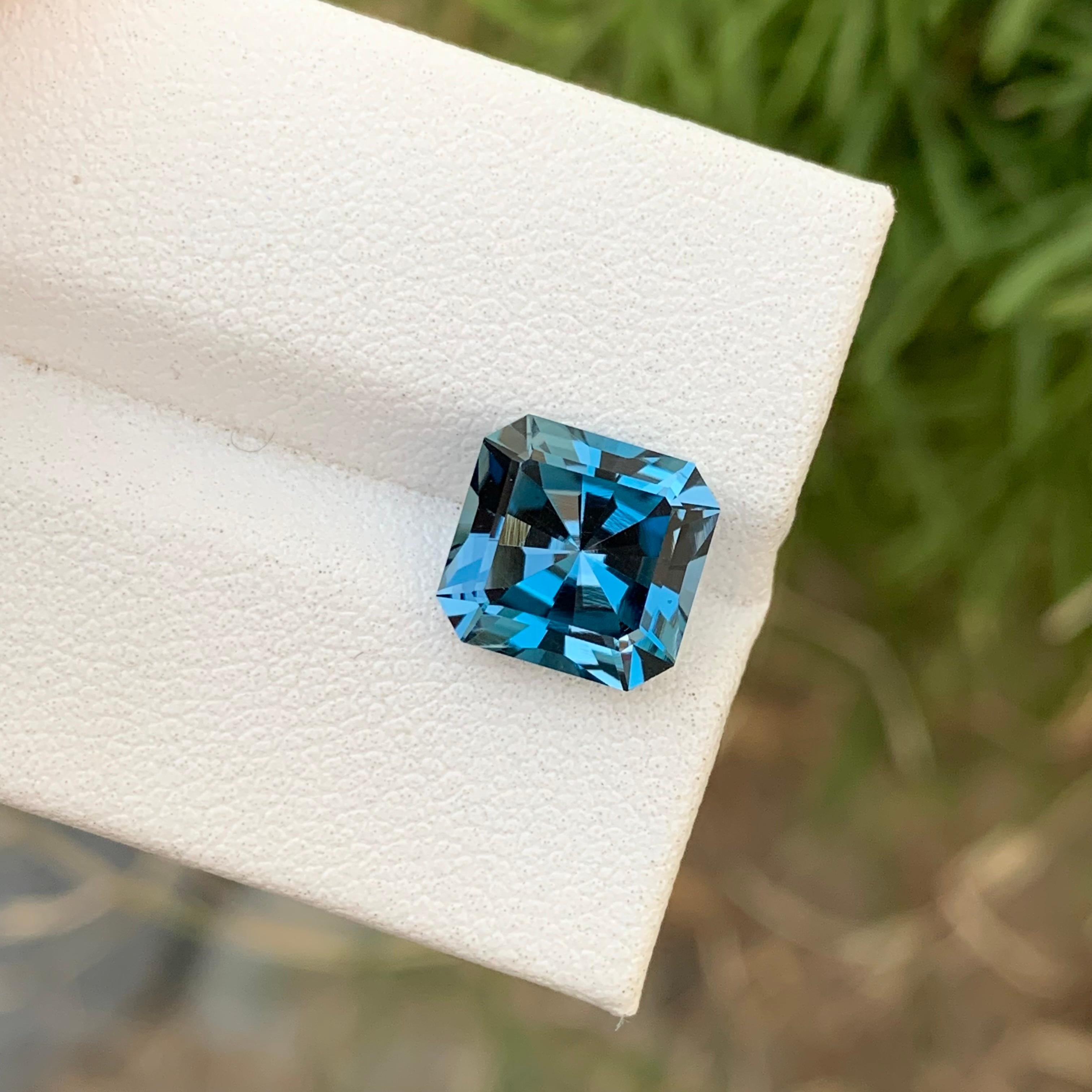 Superbe bague en topaze bleue de Londres de 4,15 carats Neuf - En vente à Peshawar, PK