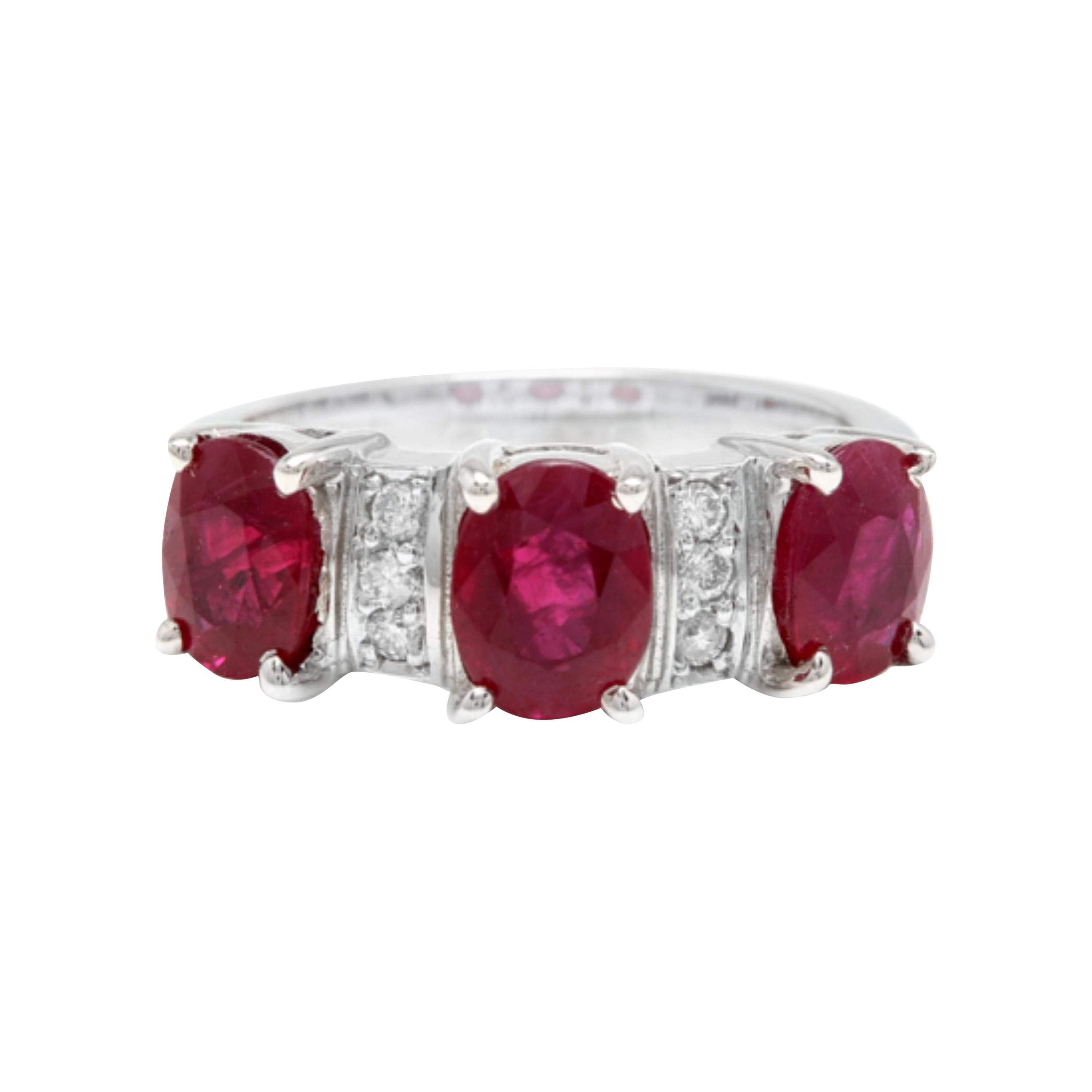 4.15 Carats Impressive Natural Red Ruby and Diamond 14 Karat White Gold Ring For Sale