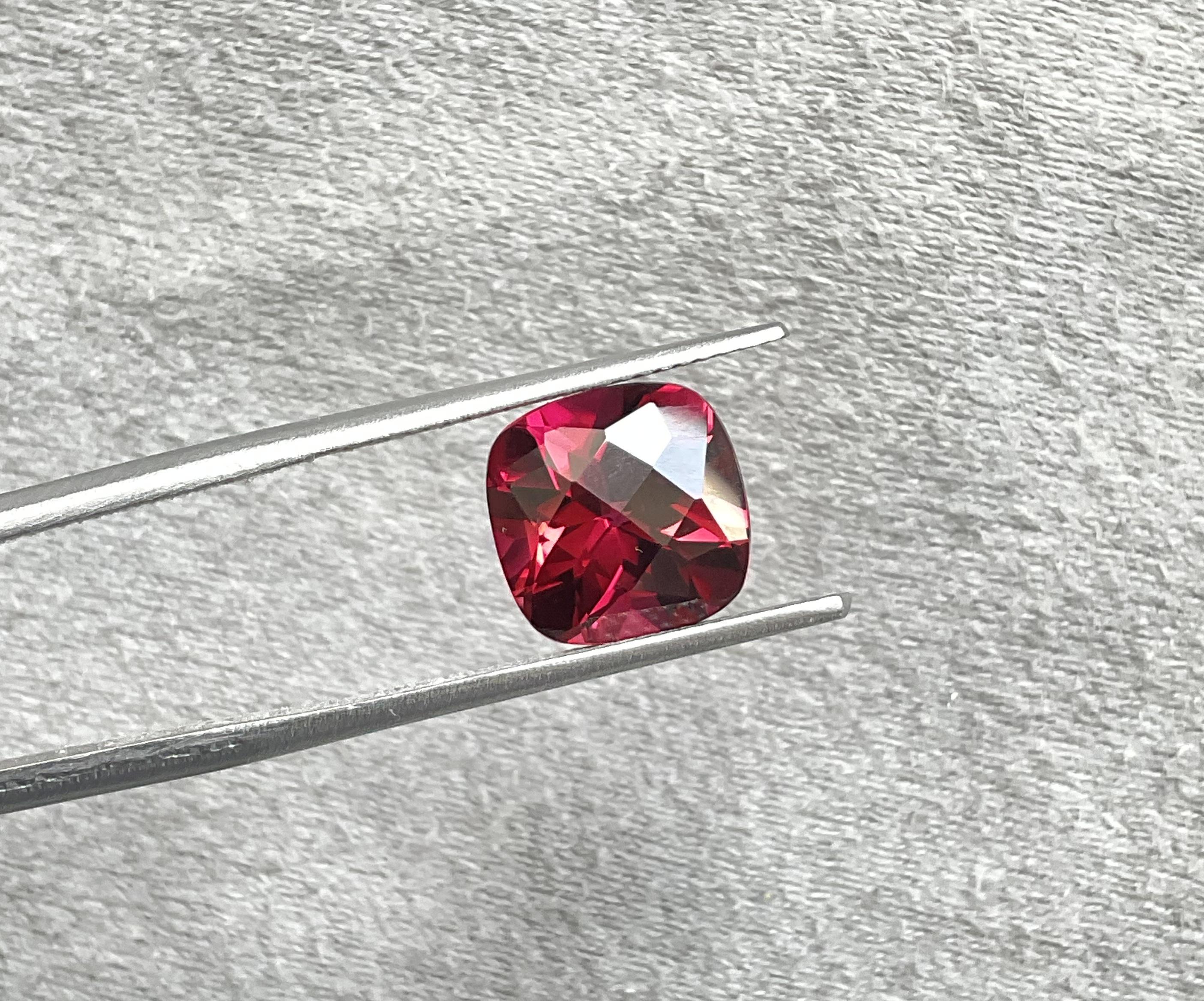 4.15 carats natural red rubellite tourmaline cushion cut louple clean gemstone In New Condition For Sale In Jaipur, RJ