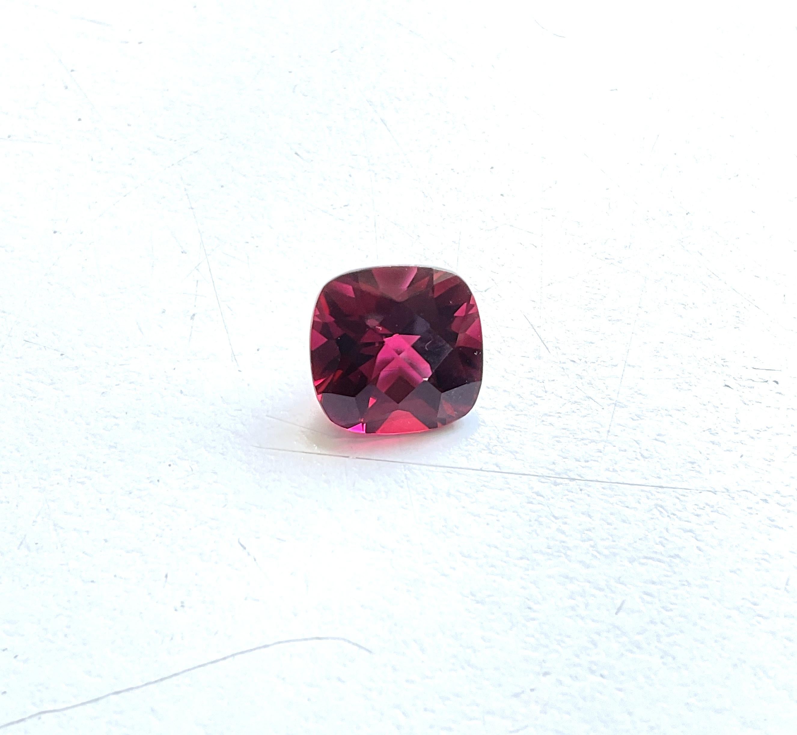 4.15 carats natural red rubellite tourmaline cushion cut louple clean gemstone For Sale 2