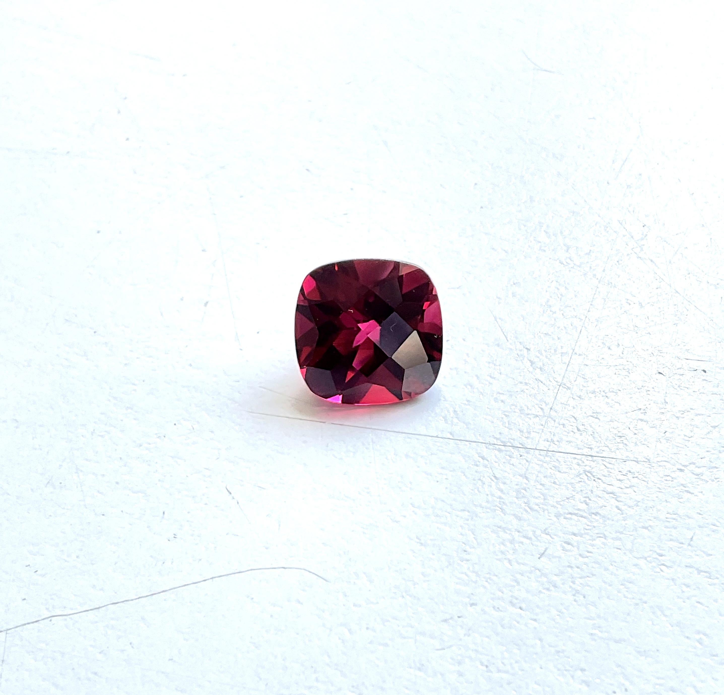 4.15 carats natural red rubellite tourmaline cushion cut louple clean gemstone For Sale 3