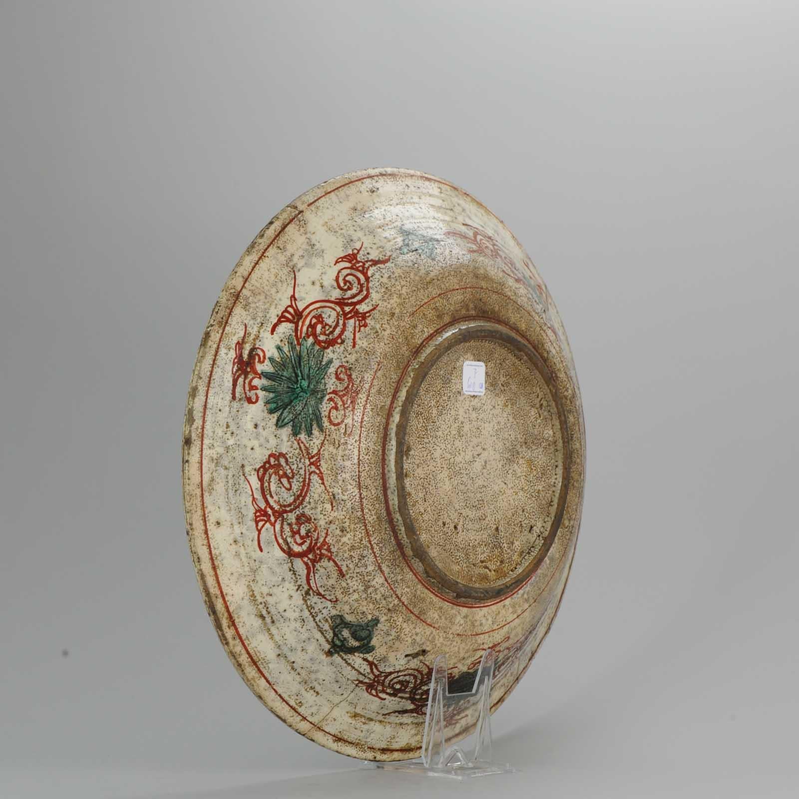 Antique Chinese Porcelain Wanli 16th-17th Century Ming Swatow Large Plate In Good Condition In Amsterdam, Noord Holland