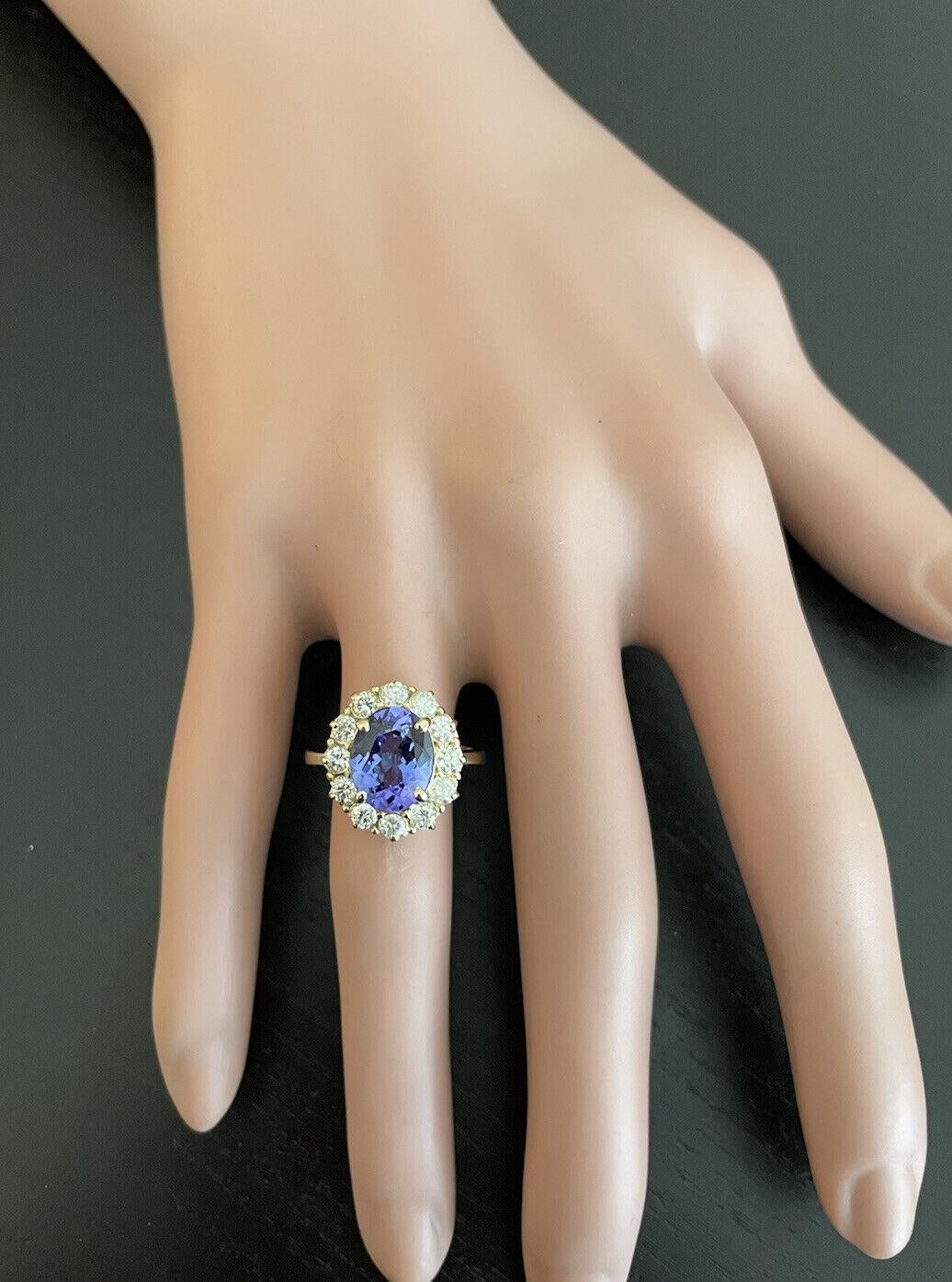 4.15 Ct Natural Nice Looking Tanzanite and Diamond 14K Solid Yellow Gold Ring In New Condition For Sale In Los Angeles, CA