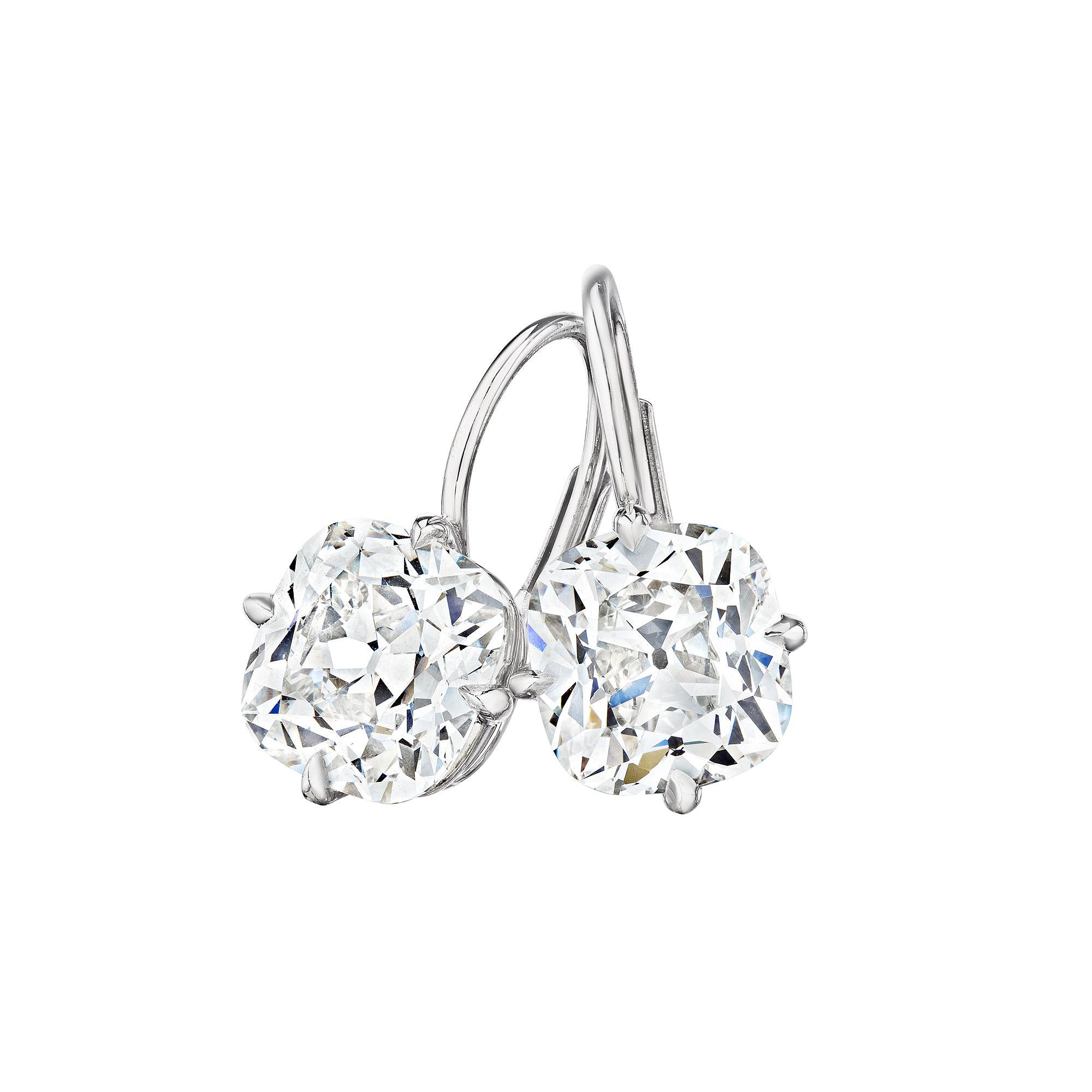 Contemporain 4.15 Boucles d'oreilles pendantes en platine avec diamant coussin brillant d'époque en vente