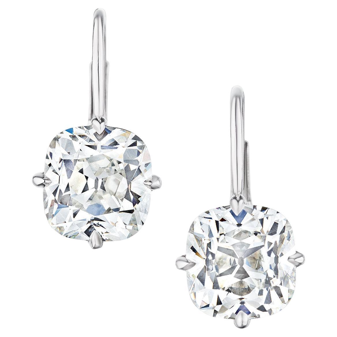 4.15 Boucles d'oreilles pendantes en platine avec diamant coussin brillant d'époque en vente