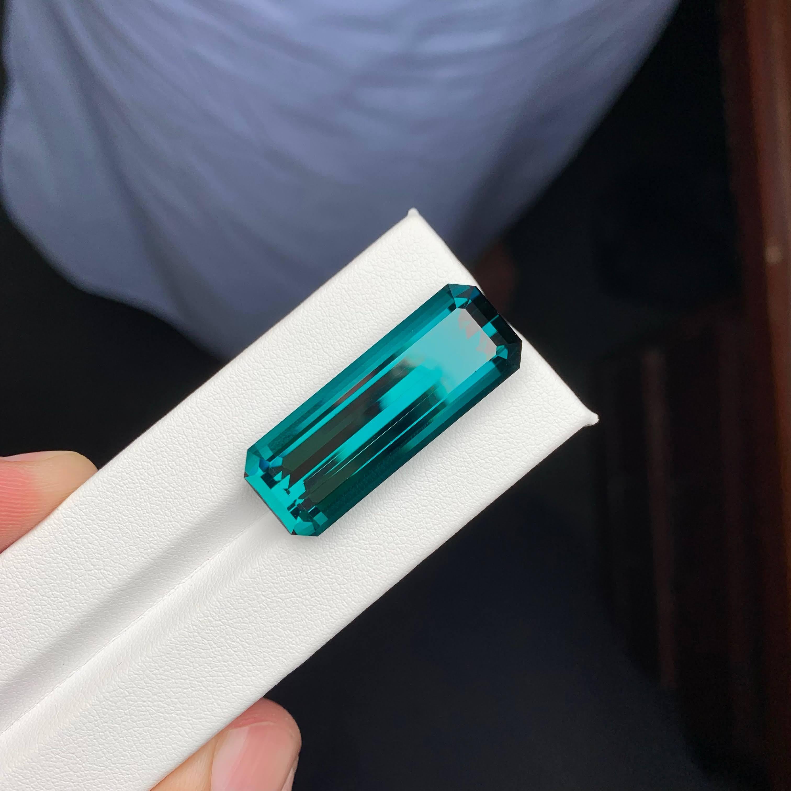 41,50 carati di tormalina blu sfusa taglio smeraldo, gemma afgana naturale in vendita 3