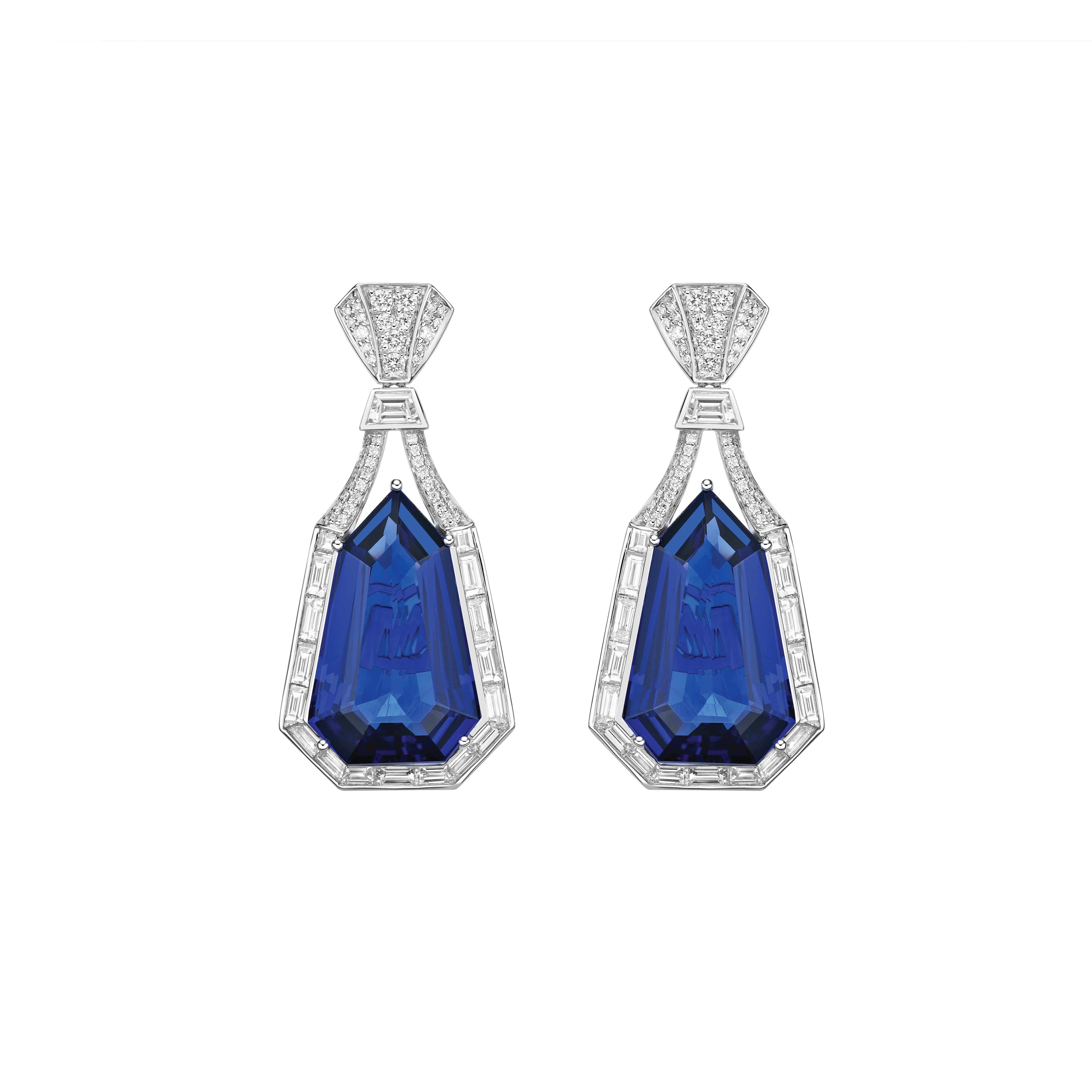 Contemporary 41.53 Carat Tanzanite Drop Earrings in 18Karat White Gold with Diamond. For Sale