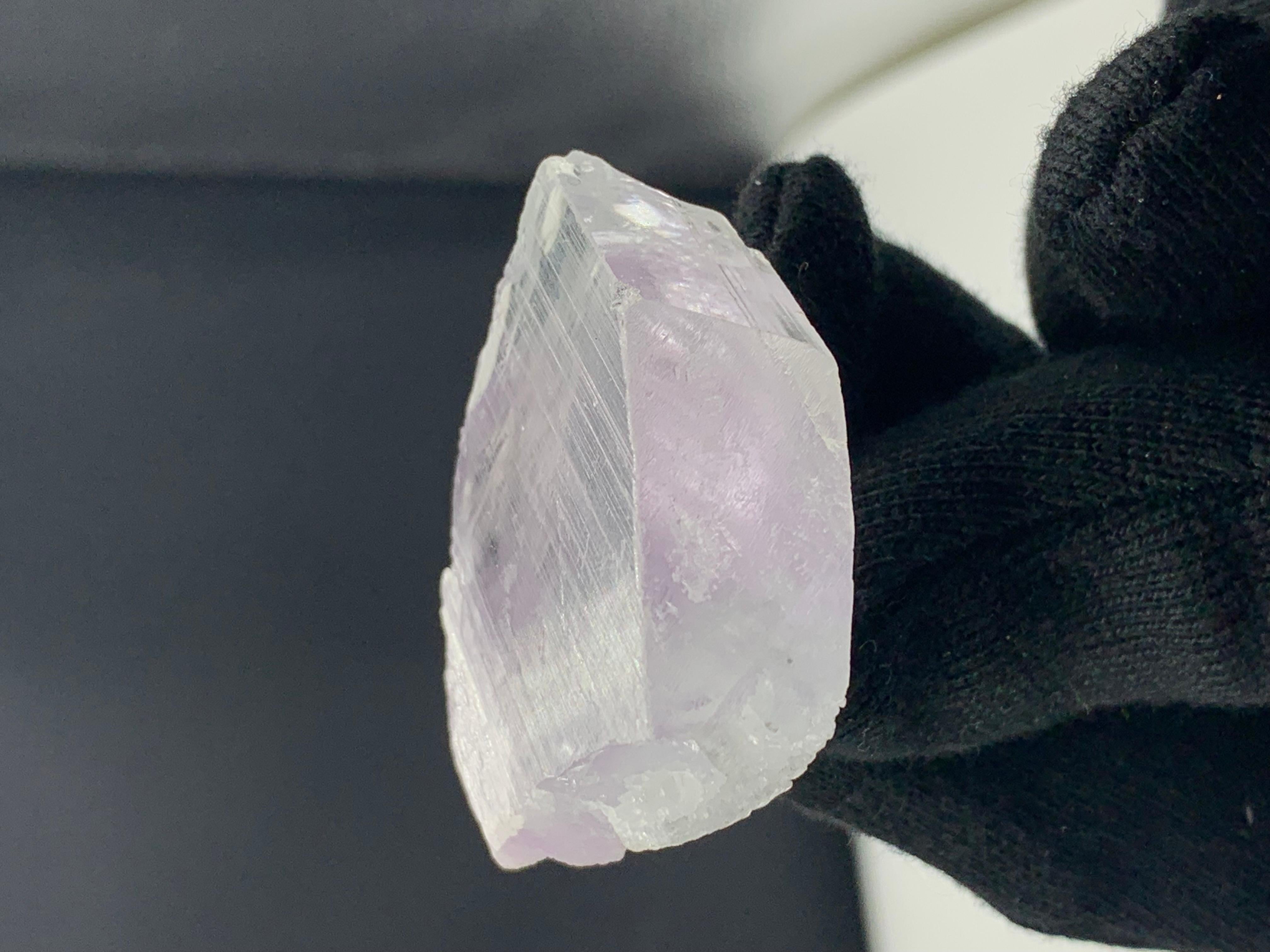 Afghano 41,58 grammi di delizioso cristallo di Kunzite da Kunar, Afghanistan in vendita