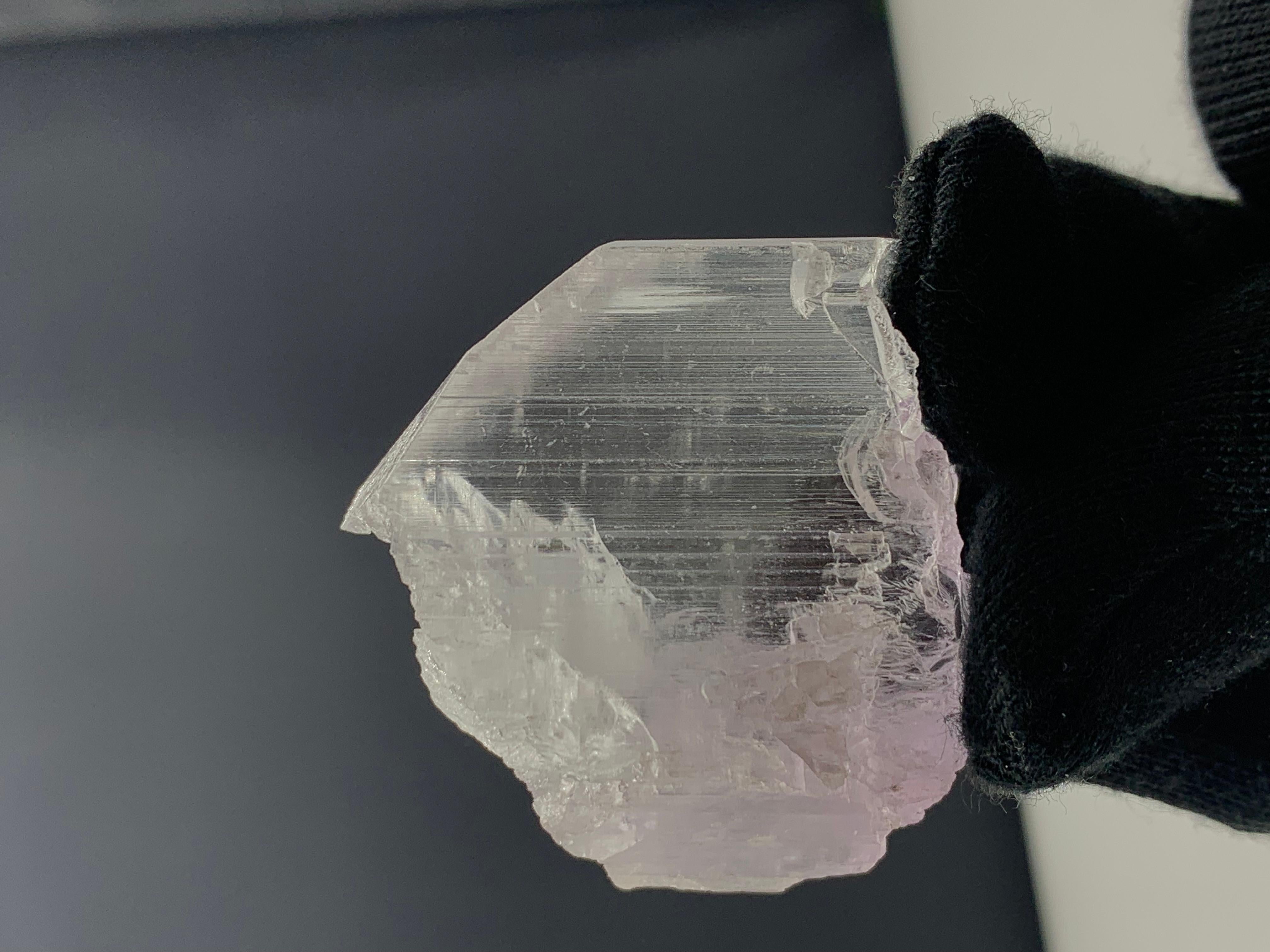 Magnifique cristal kunzite de Kunar de 41,58 grammes, Afghanistan  Bon état - En vente à Peshawar, PK