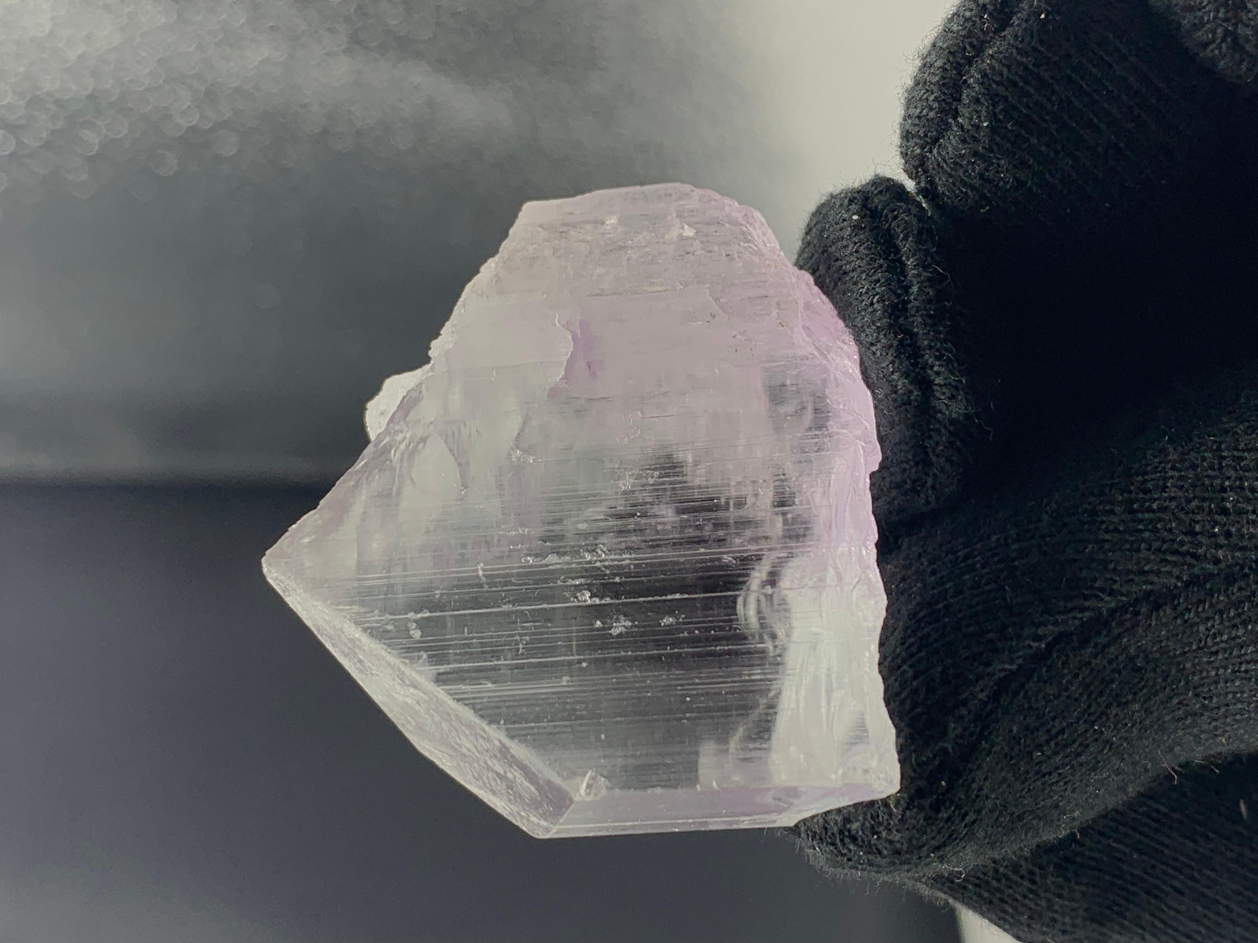 41,58 grammi di delizioso cristallo di Kunzite da Kunar, Afghanistan In condizioni buone in vendita a Peshawar, PK