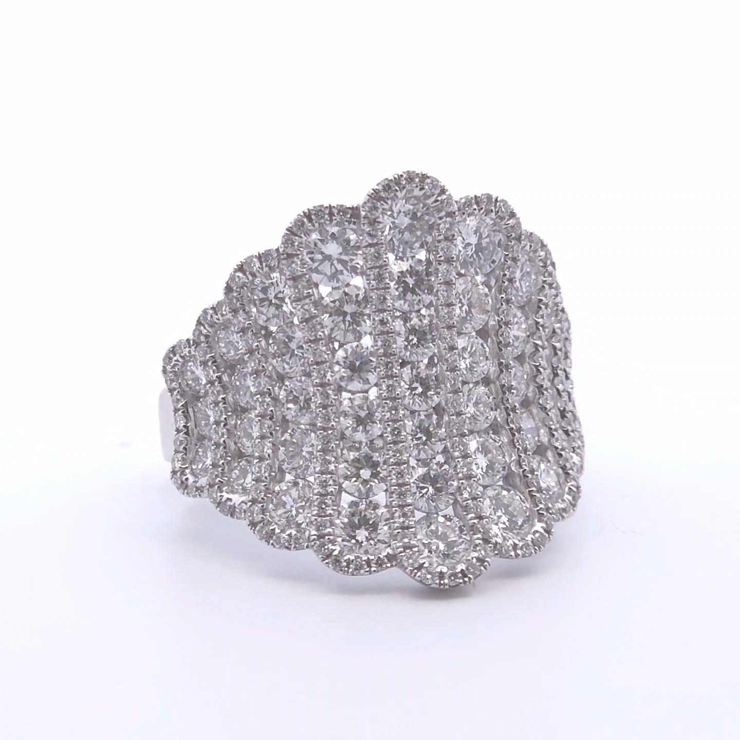 Taglio rotondo Anello con diamante rotondo da 4⅕ct in oro 18k in vendita