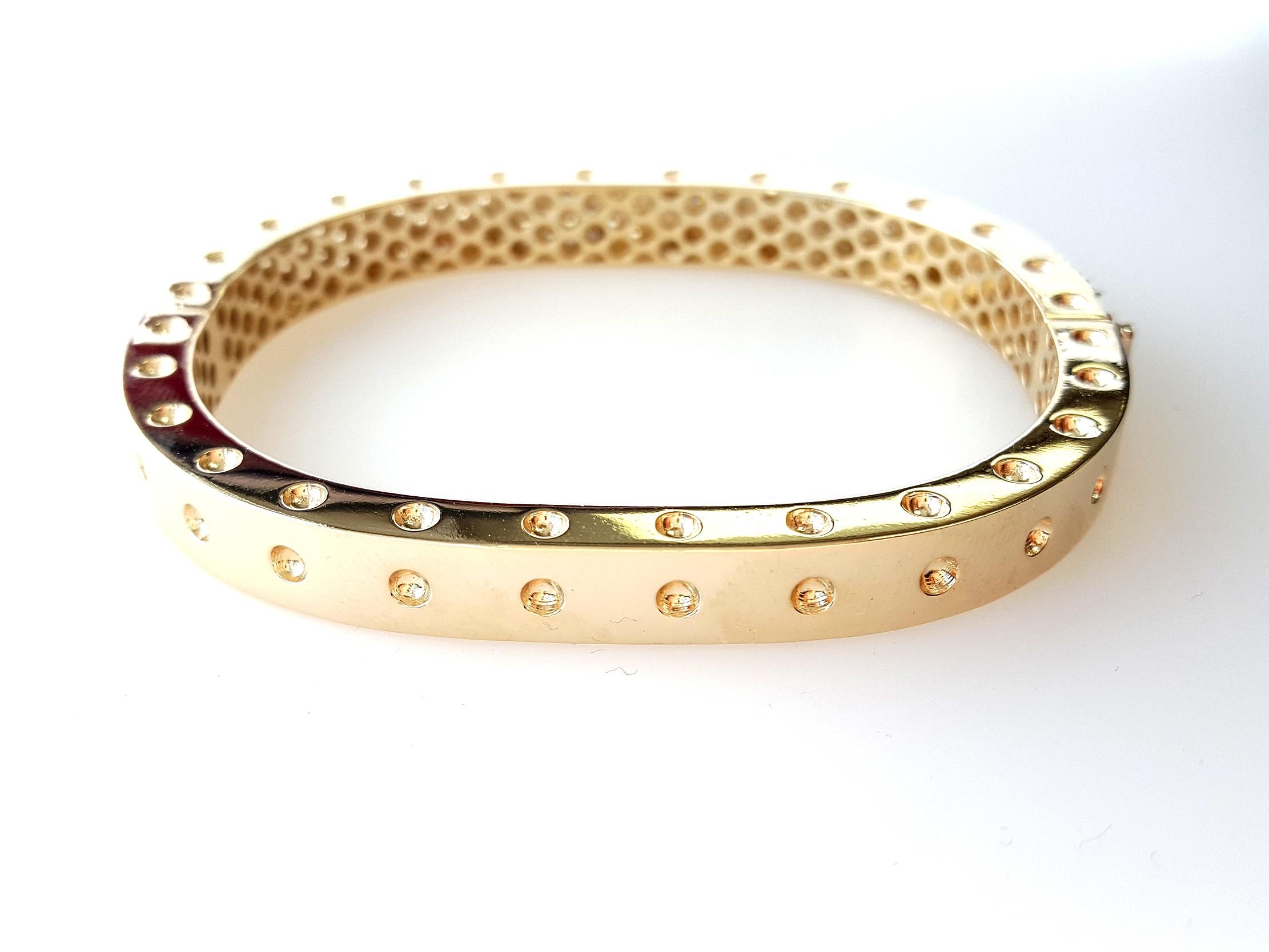 4.16 Carat Diamonds 18k Yellow Gold Pavé Diamond Bangle, by Novel Collection In New Condition For Sale In New York, NY
