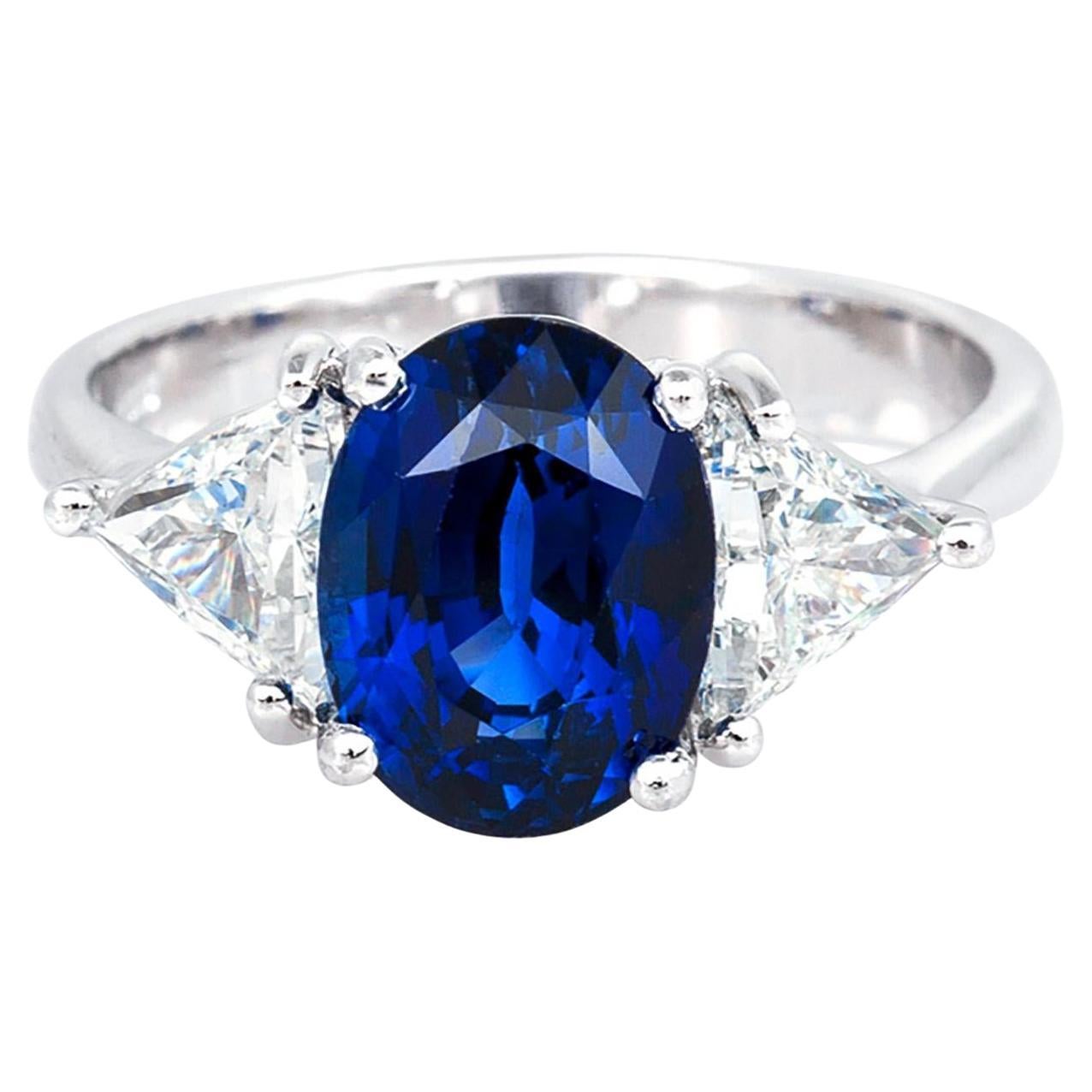 4.16 Carat Oval Cut Sapphire & 0.96 Carat Diamonds Ring