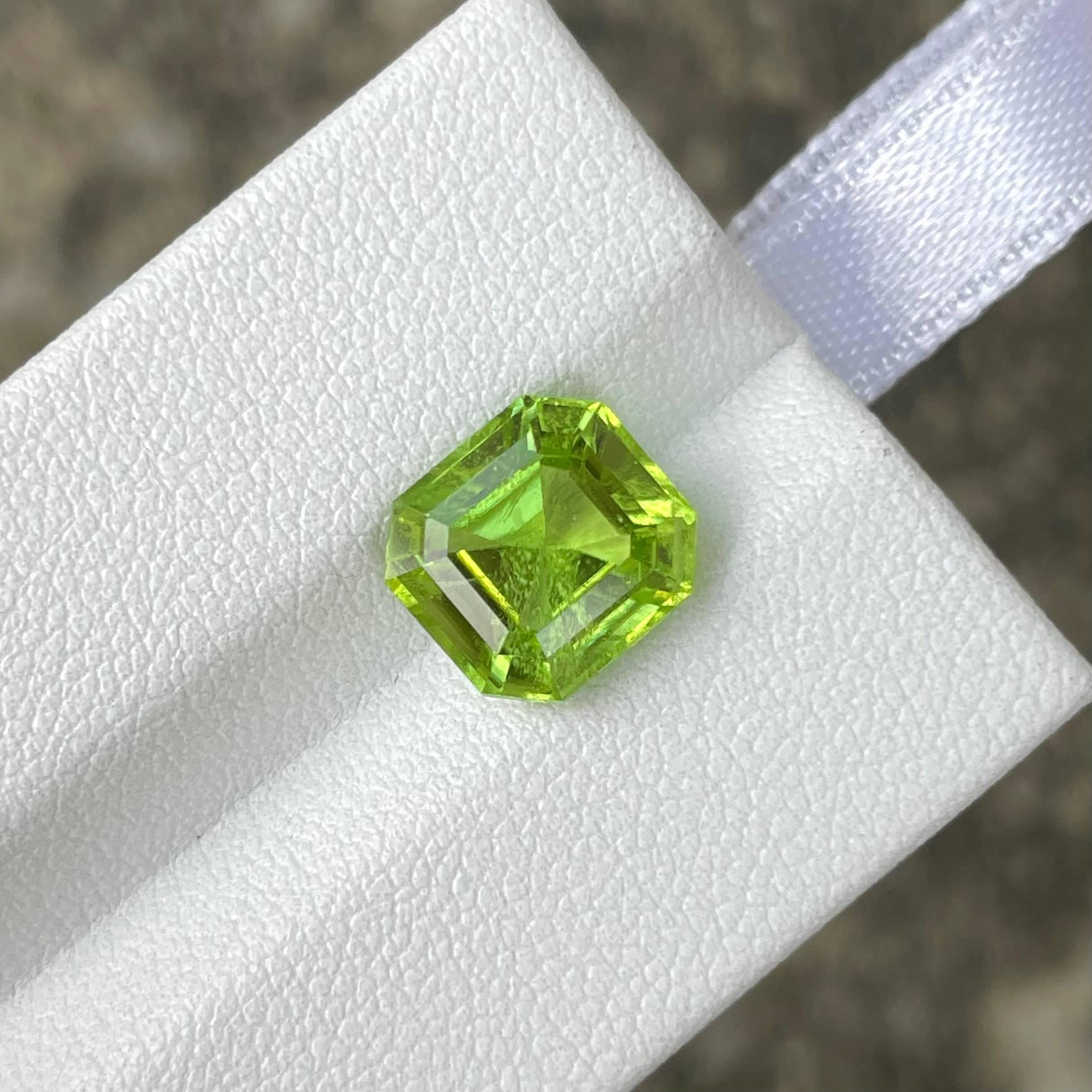 4,16 quilates Piedra Peridoto Verde Manzana Talla Esmeralda Gema Natural Paquistaní en Nuevo estado para la venta en Bangkok, TH
