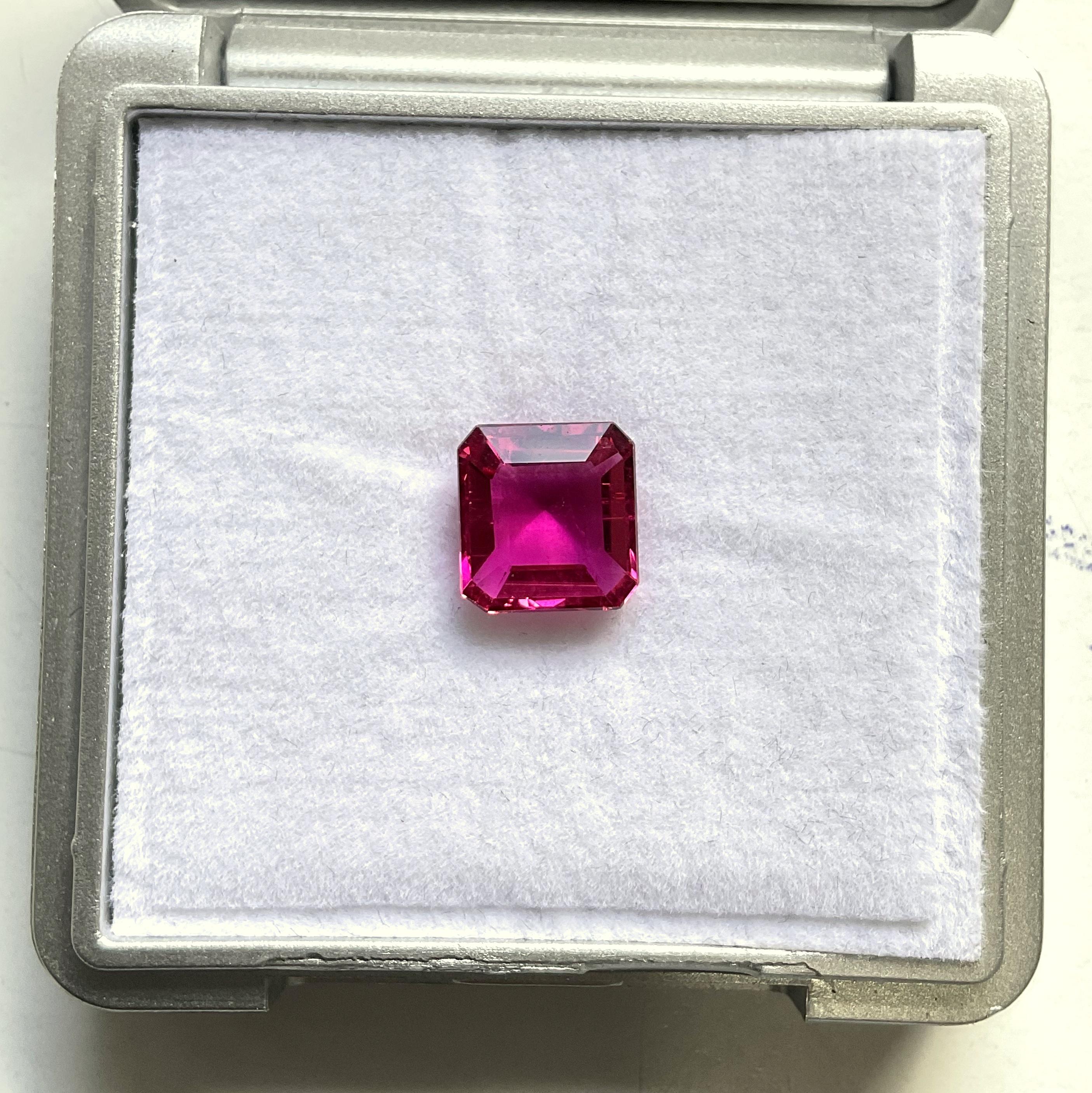 4.16 Carats Rubellite Tourmaline Octa Faceted Cut stone Top Quality Natural gem (Achteckschliff) im Angebot