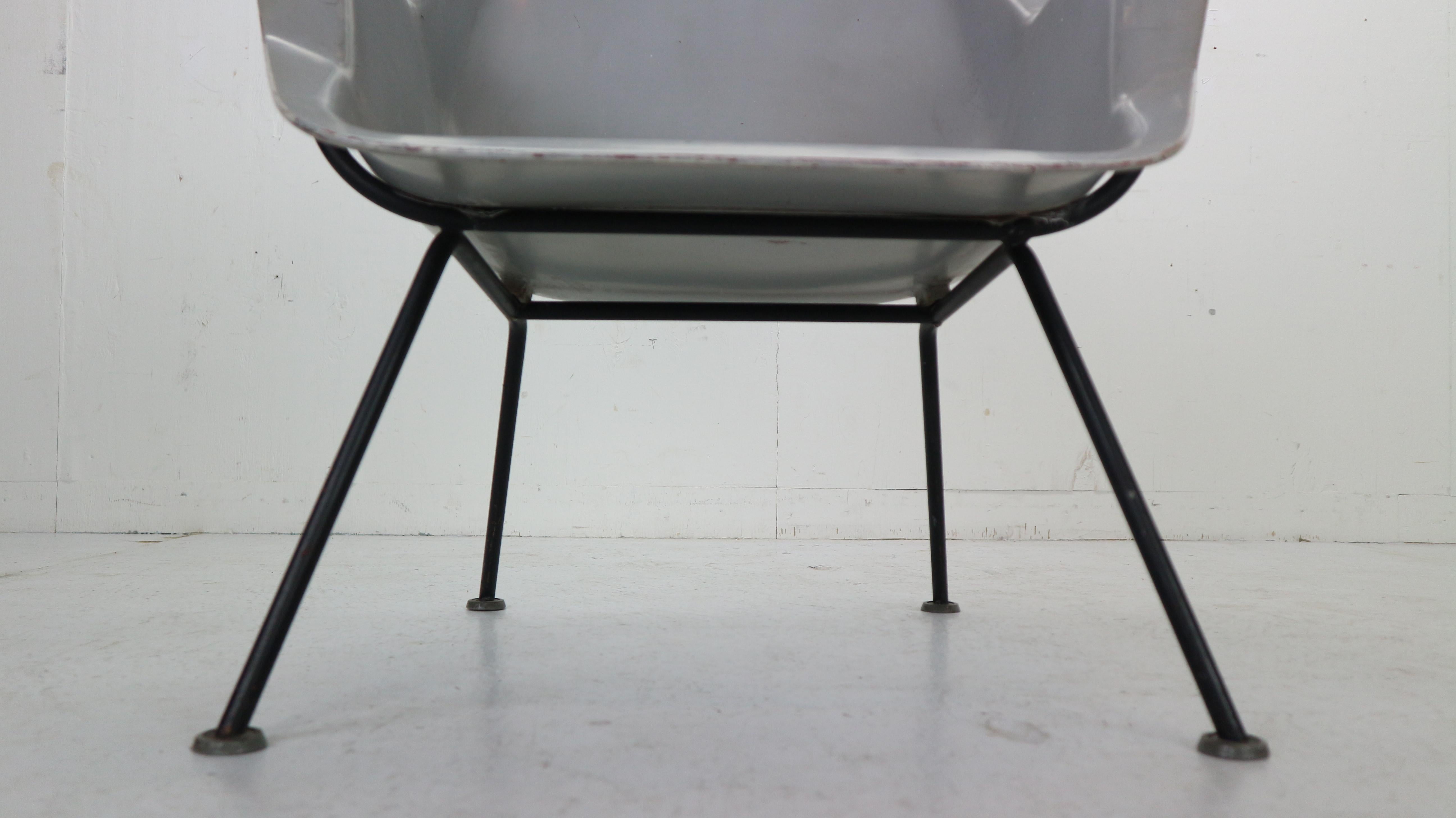 416 Fiberglass Shell Chair by Wim Rietveld & Andre Cordemeyer for Gispen, 1950s For Sale 4