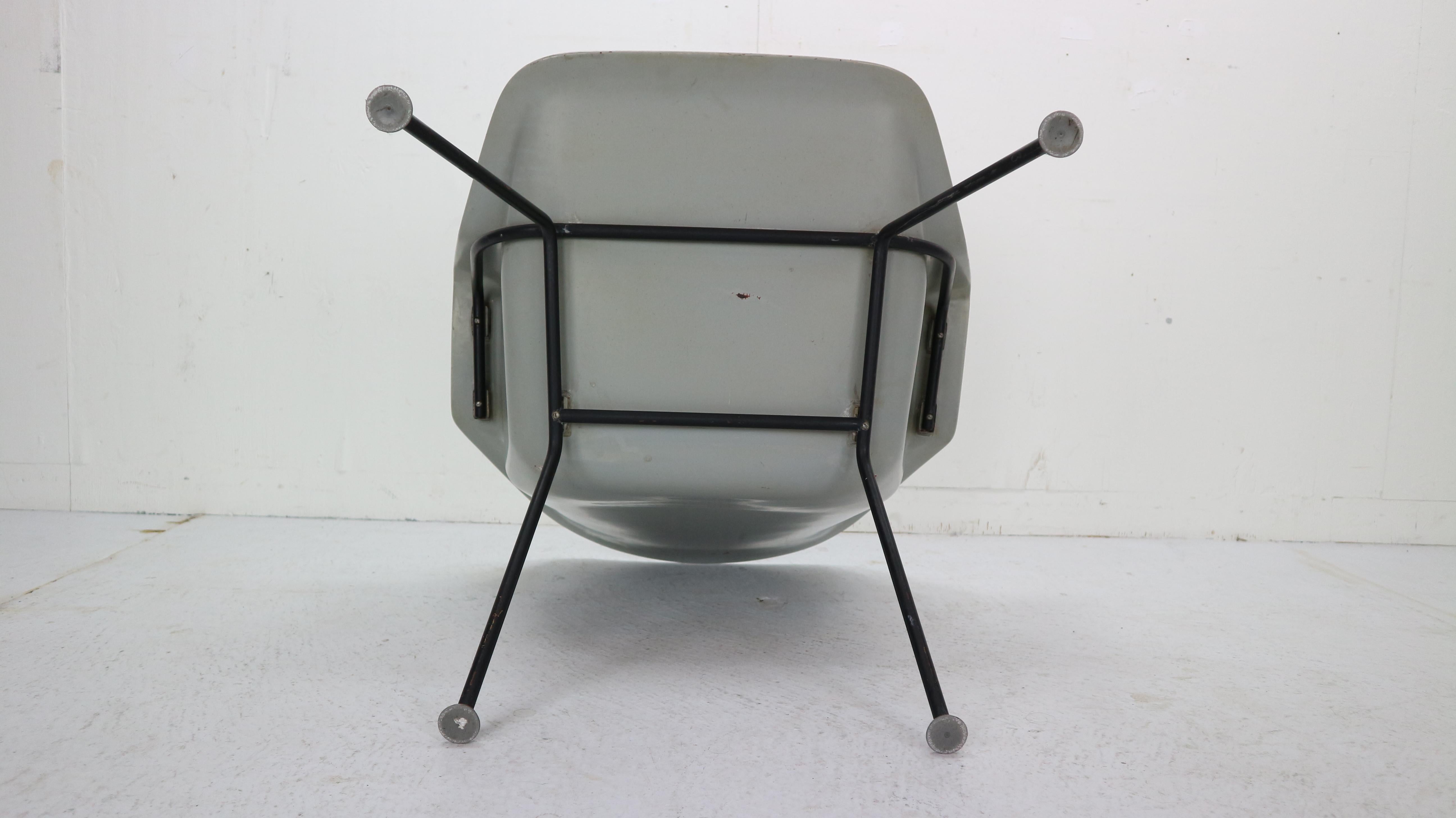 416 Sedia a conchiglia in fibra di vetro di Wim Rietveld & Andre Cordemeyer per Gispen, anni '50 in vendita 13