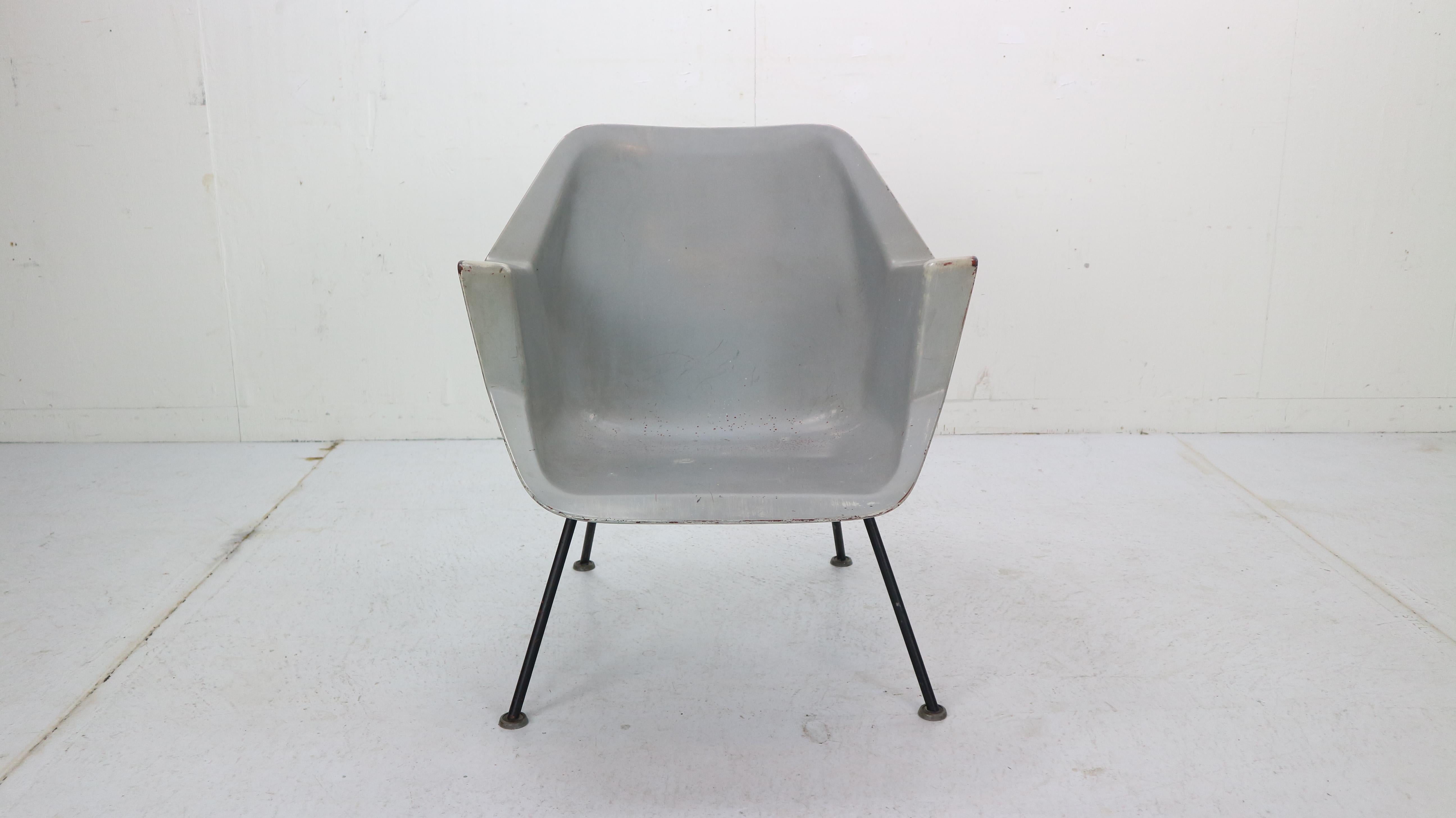 Mid-Century moderno 416 Sedia a conchiglia in fibra di vetro di Wim Rietveld & Andre Cordemeyer per Gispen, anni '50 in vendita