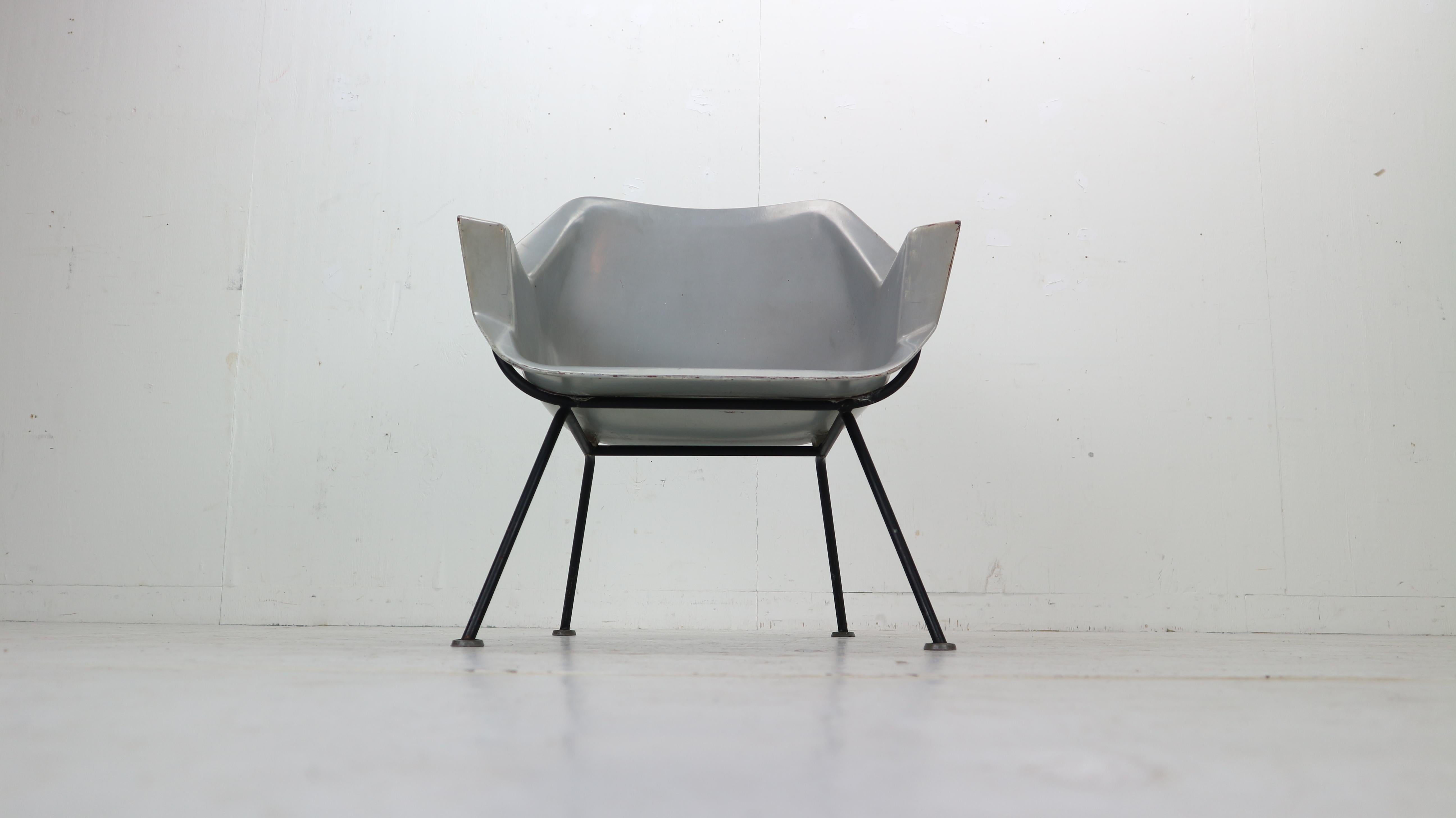 Dutch 416 Fiberglass Shell Chair by Wim Rietveld & Andre Cordemeyer for Gispen, 1950s For Sale
