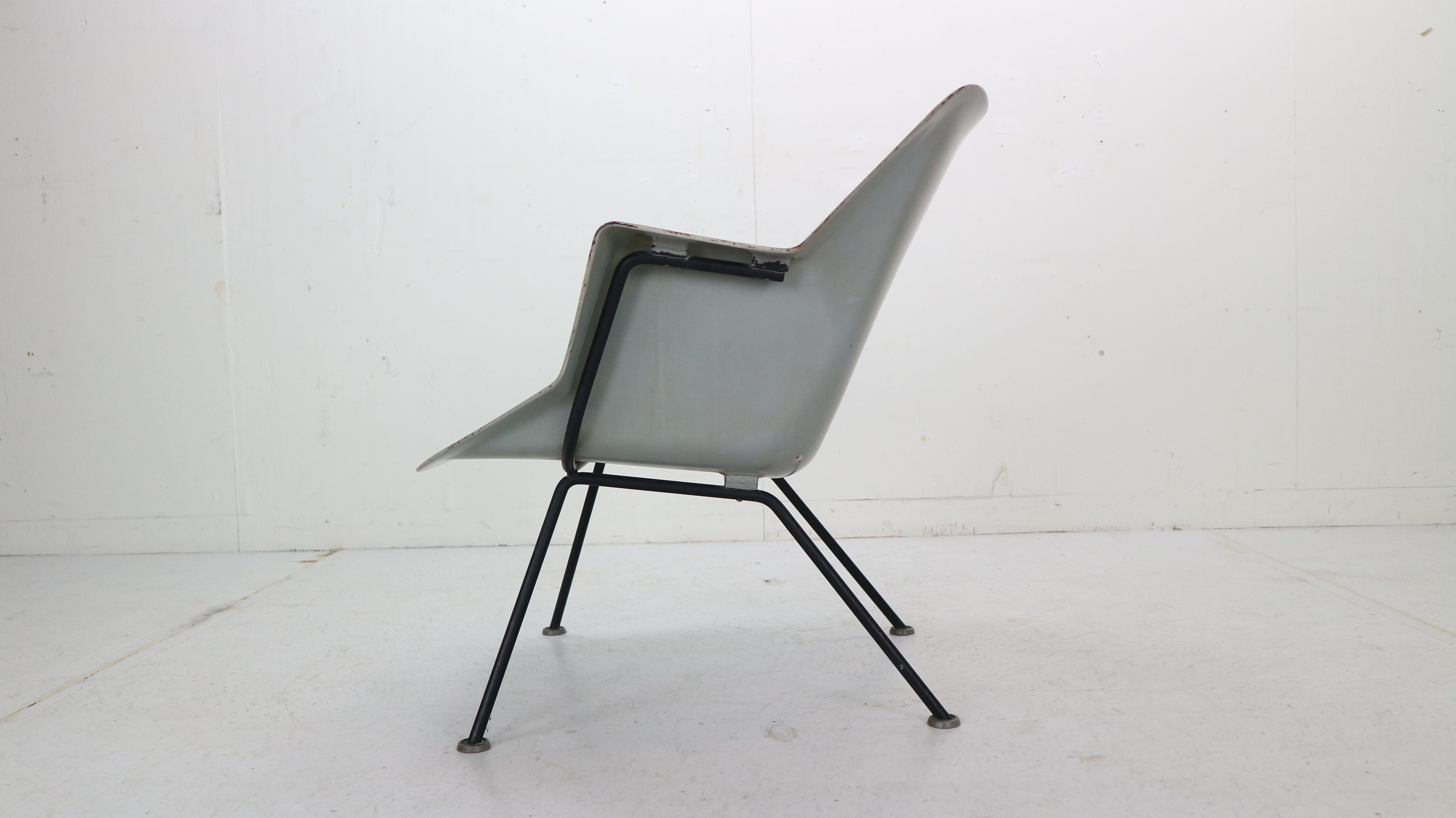 Mid-20th Century 416 Fiberglass Shell Chair by Wim Rietveld & Andre Cordemeyer for Gispen, 1950s For Sale