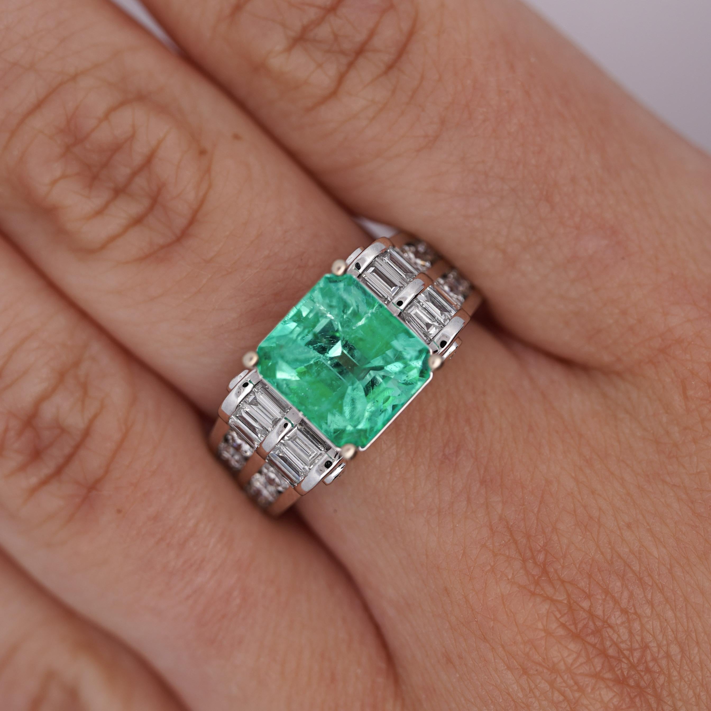 4.17 Carat Colombian Emerald & Diamond Unisex White Gold Ring For Sale 5