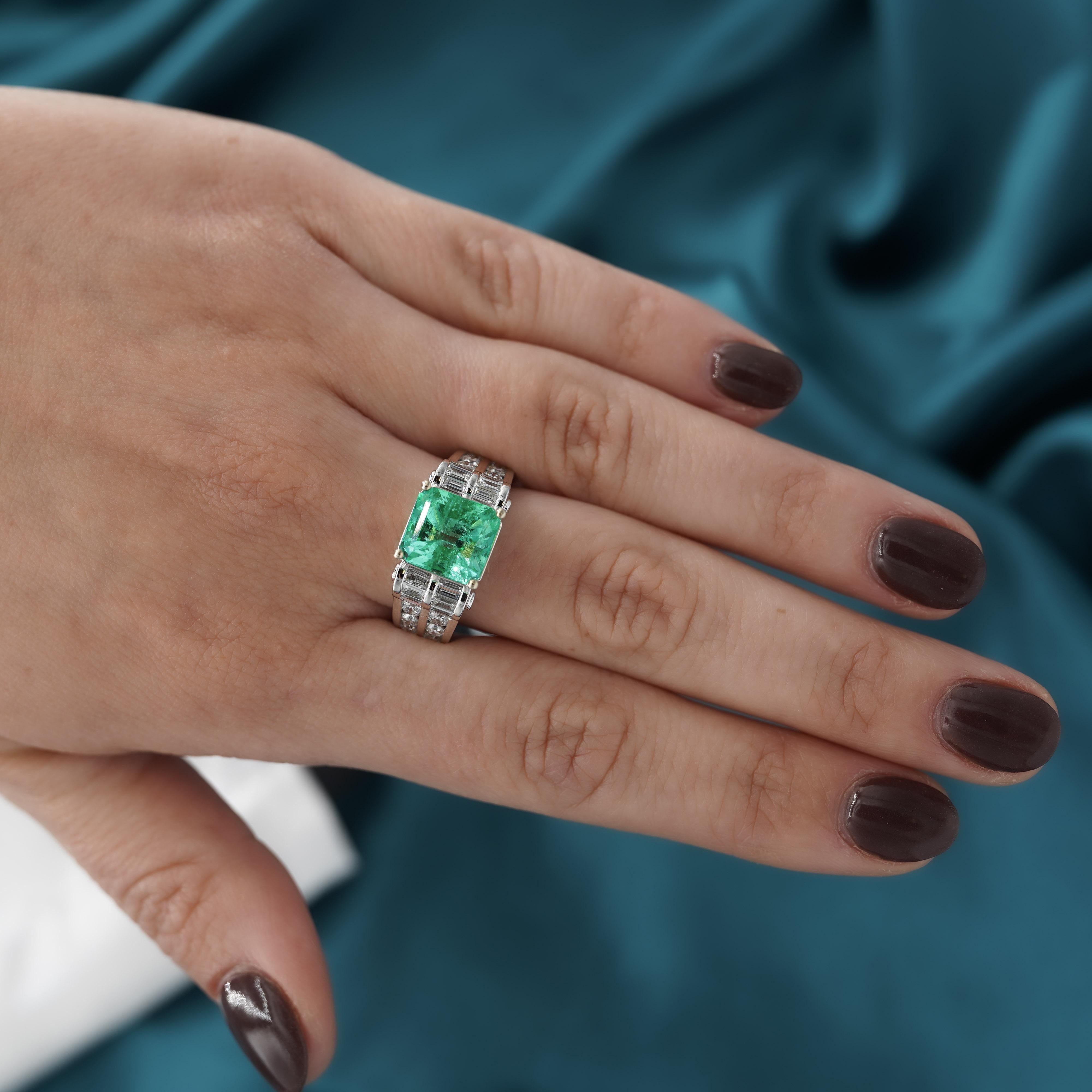 4.17 Carat Colombian Emerald & Diamond Unisex White Gold Ring In New Condition For Sale In Miami, FL