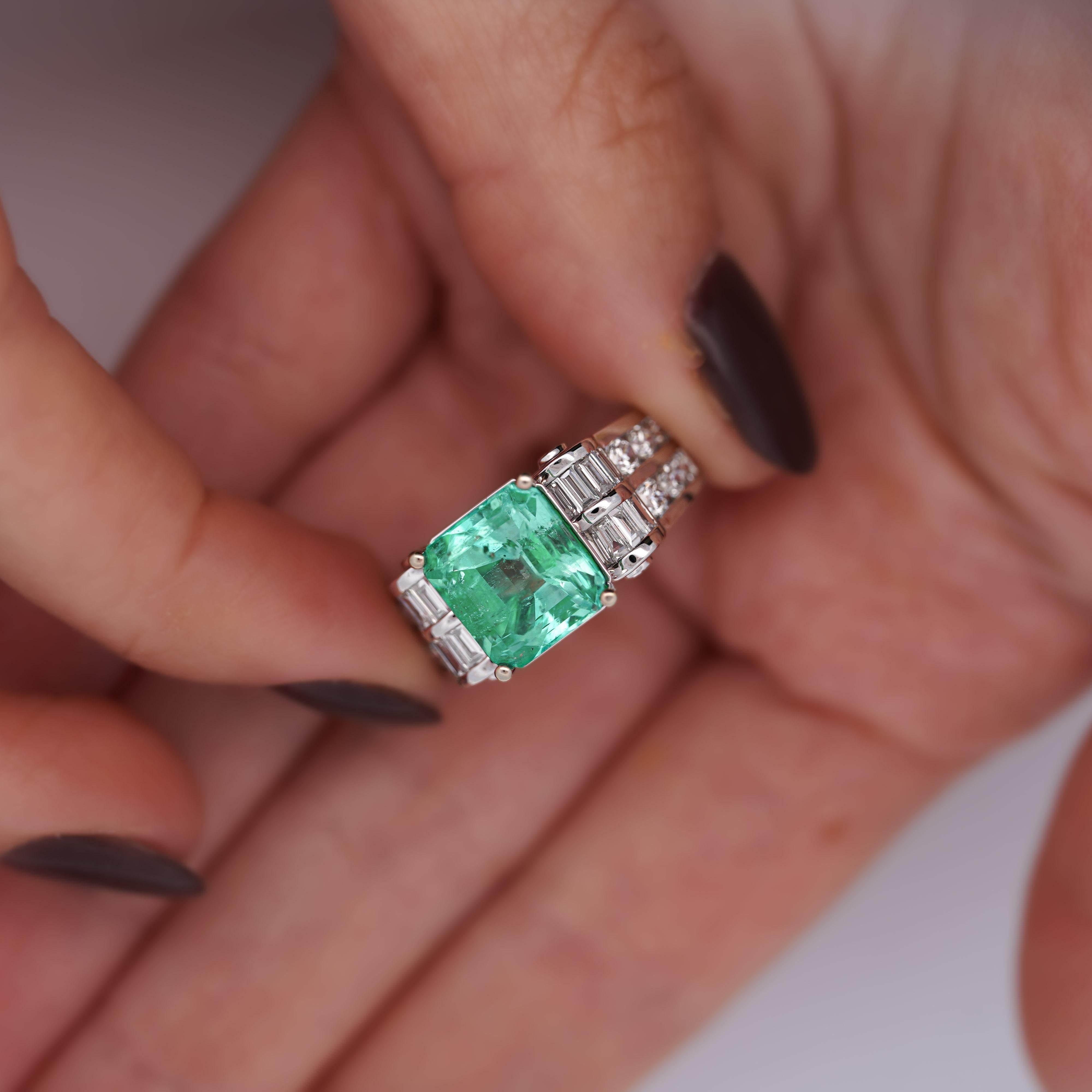 4.17 Carat Colombian Emerald & Diamond Unisex White Gold Ring For Sale 2