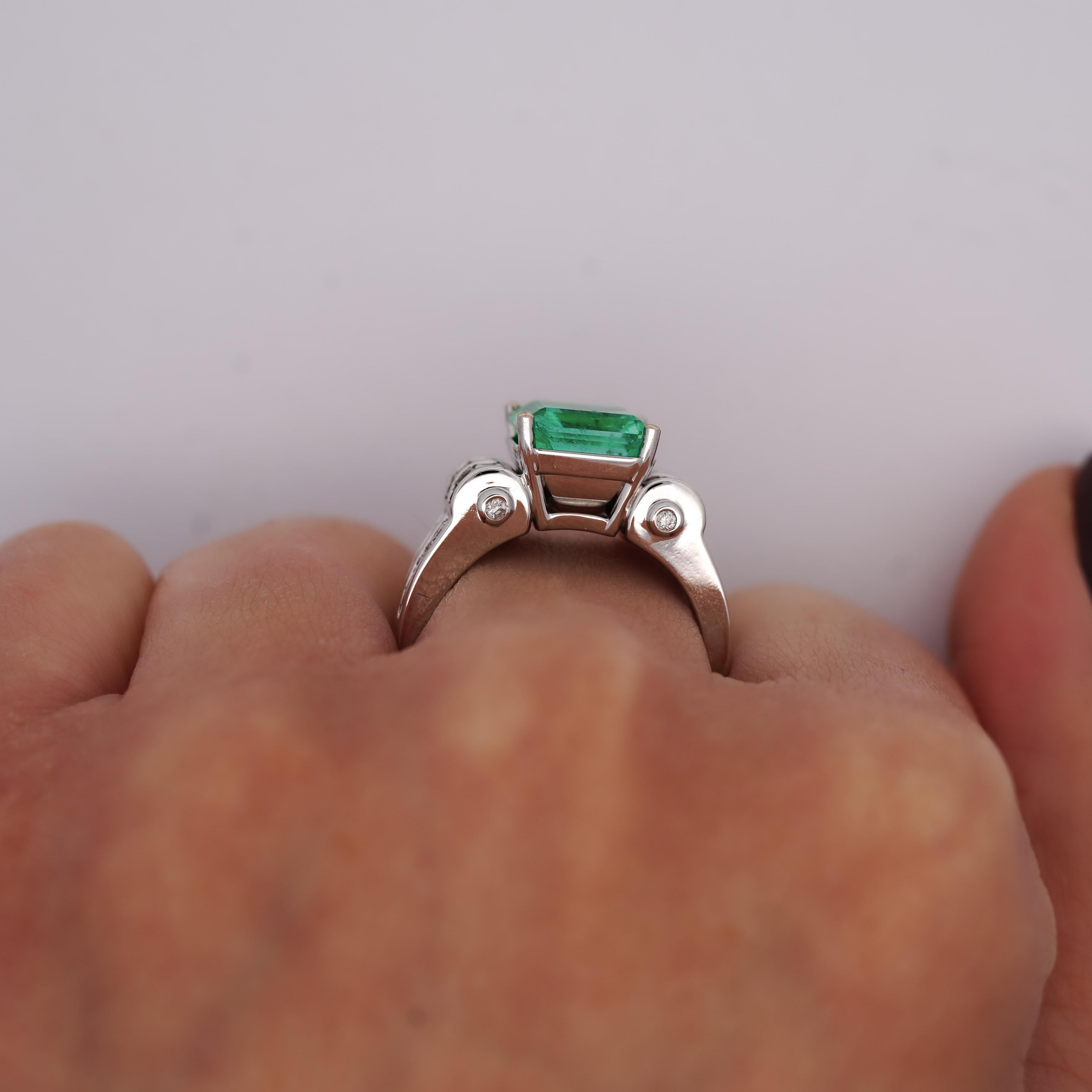 4.17 Carat Colombian Emerald & Diamond Unisex White Gold Ring For Sale 3