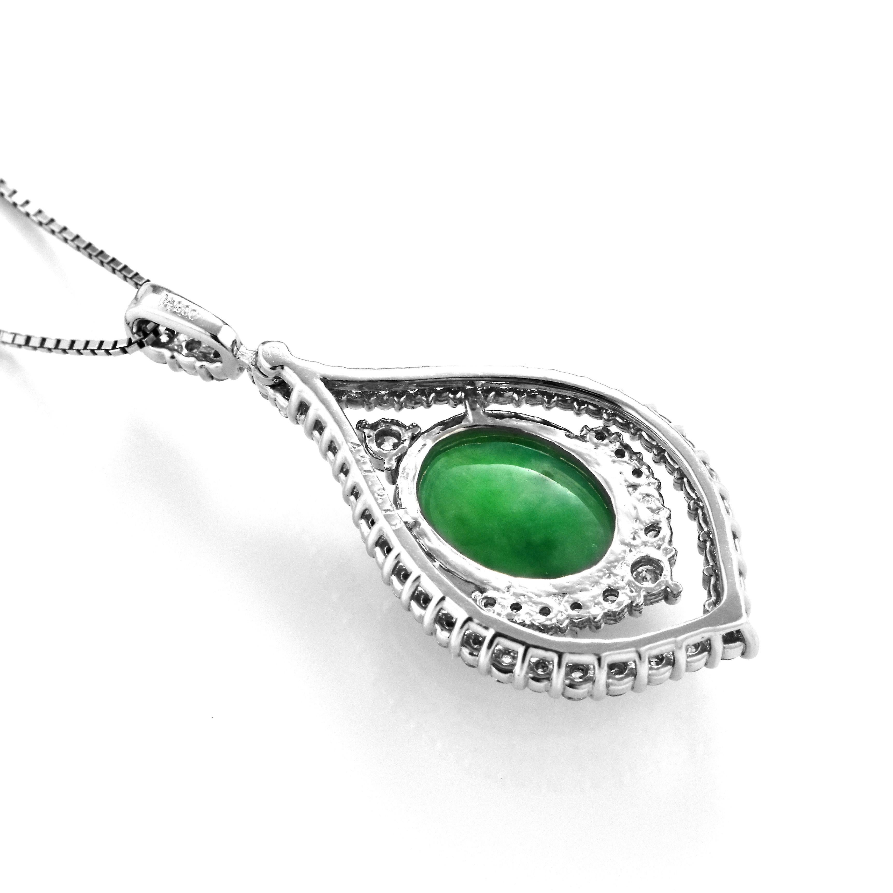 Pendentif en platine de 4,17 carats en jadéite naturelle de type A (non teintée) et diamant Excellent état - En vente à Tokyo, JP