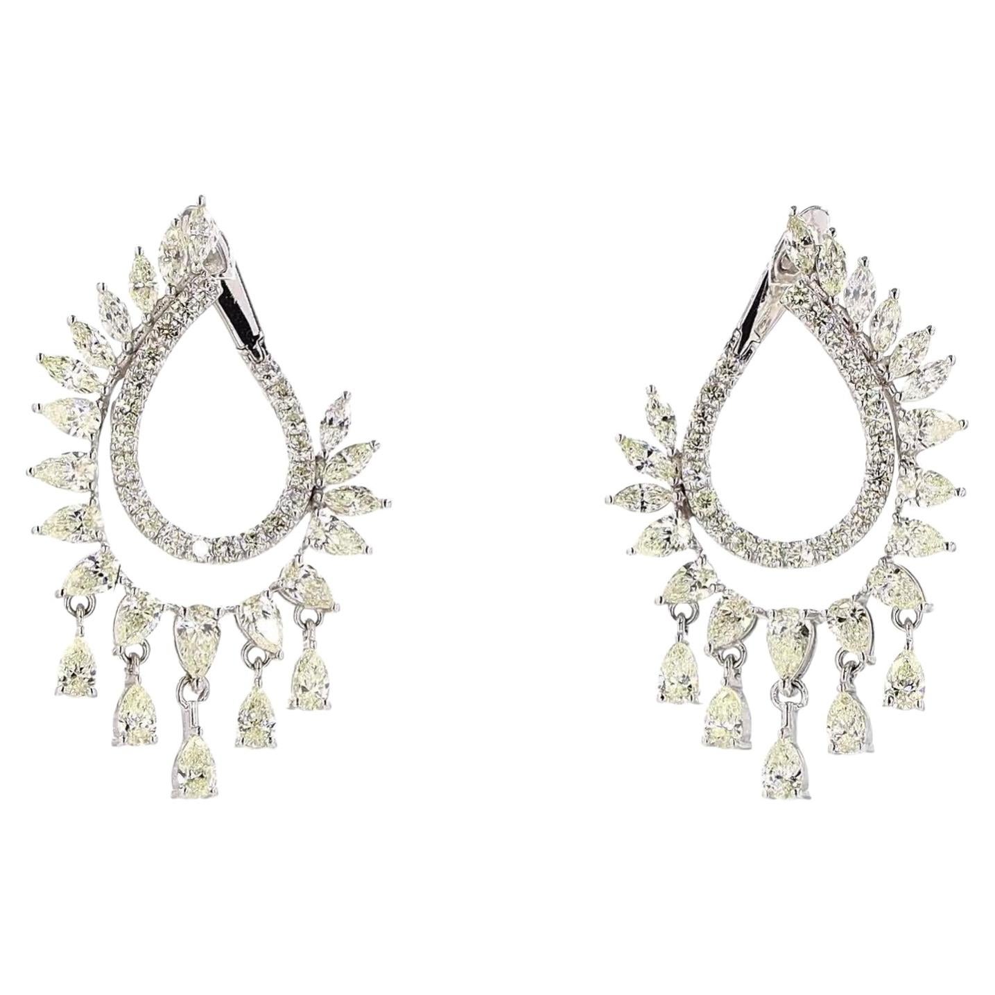 Boucles d'oreilles en or serties d'un diamant rond taille brillant de 4.17 carats