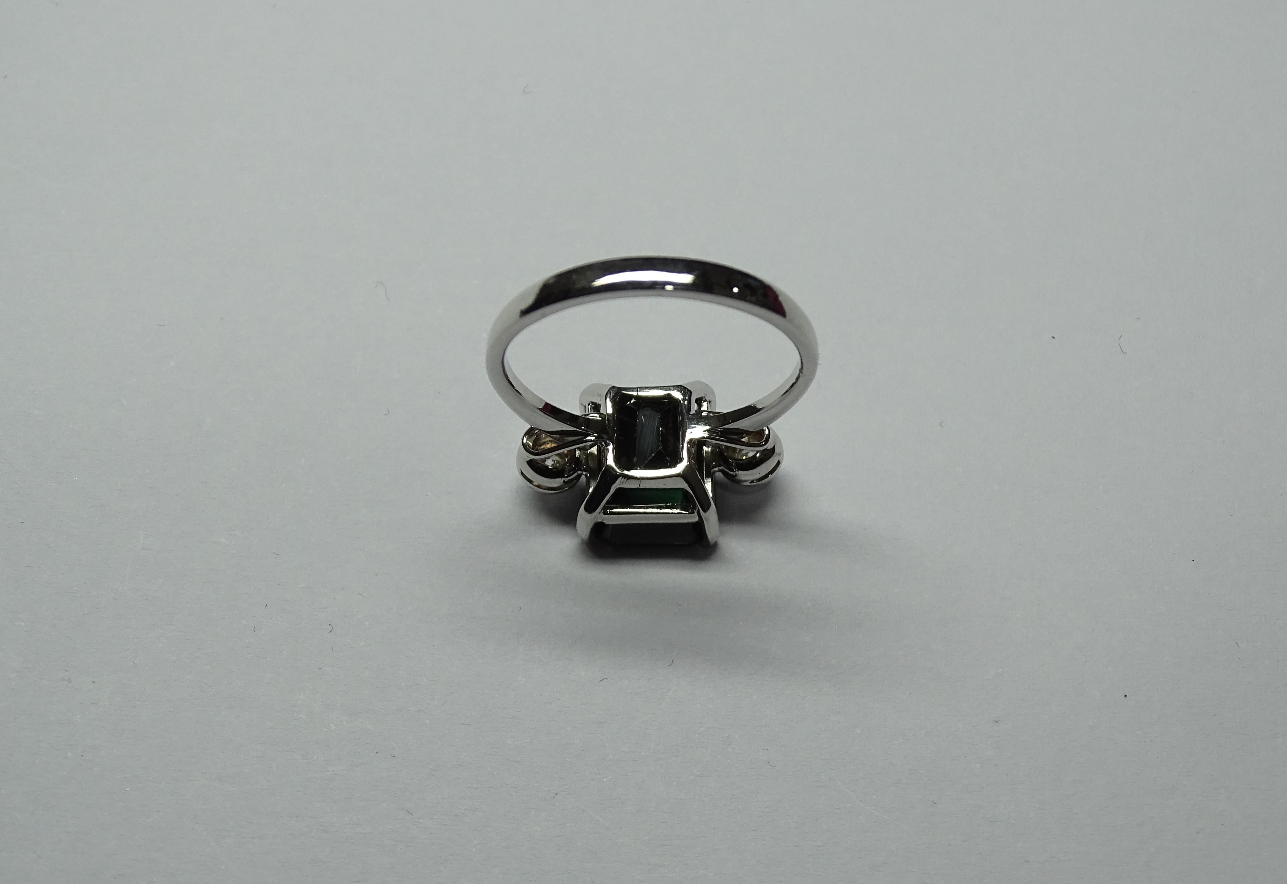 Art Deco 4.17 Carat Natural Australian Sapphire White Diamond 18 Karat White Gold Ring For Sale