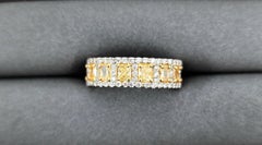Memoryring mit 4.17 Karat natürlichem gelbem Diamant