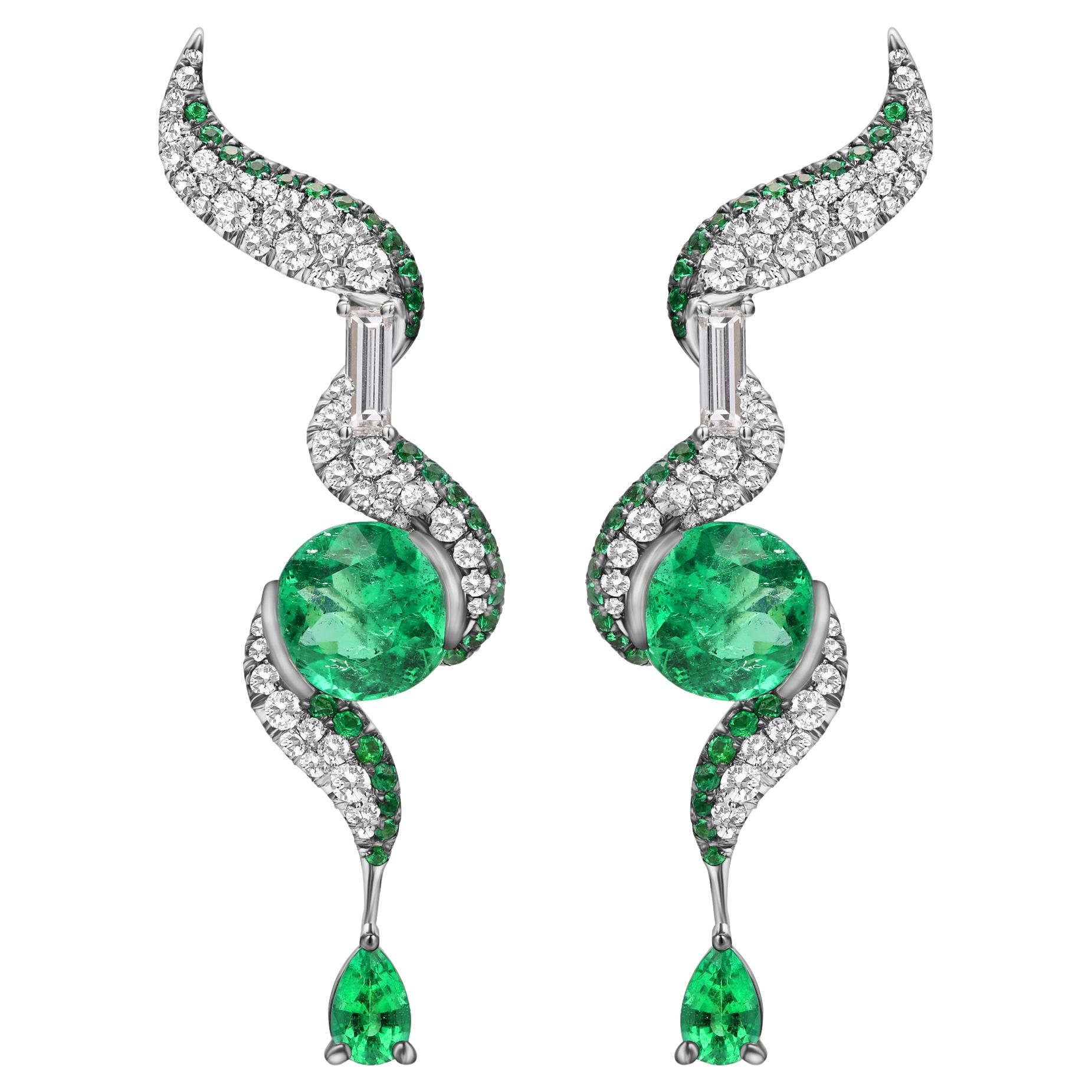 Orecchini a goccia con diamanti e smeraldo verde colombiano certificato da 4,17 cts tw in vendita