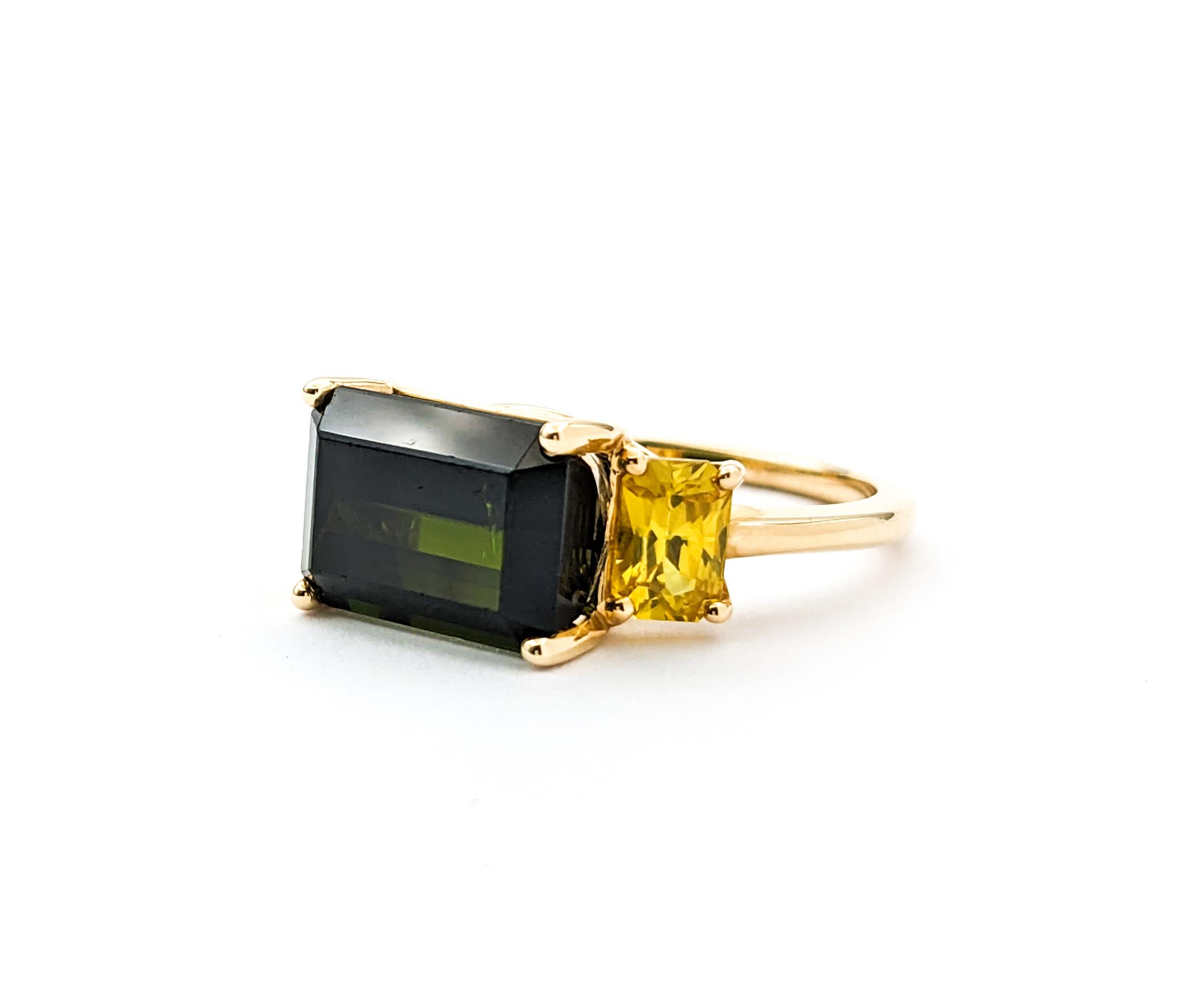 4.17ct Green Tourmaline & 1.44ctw Yellow Sapphires Ring In Yellow Gold For Sale 2