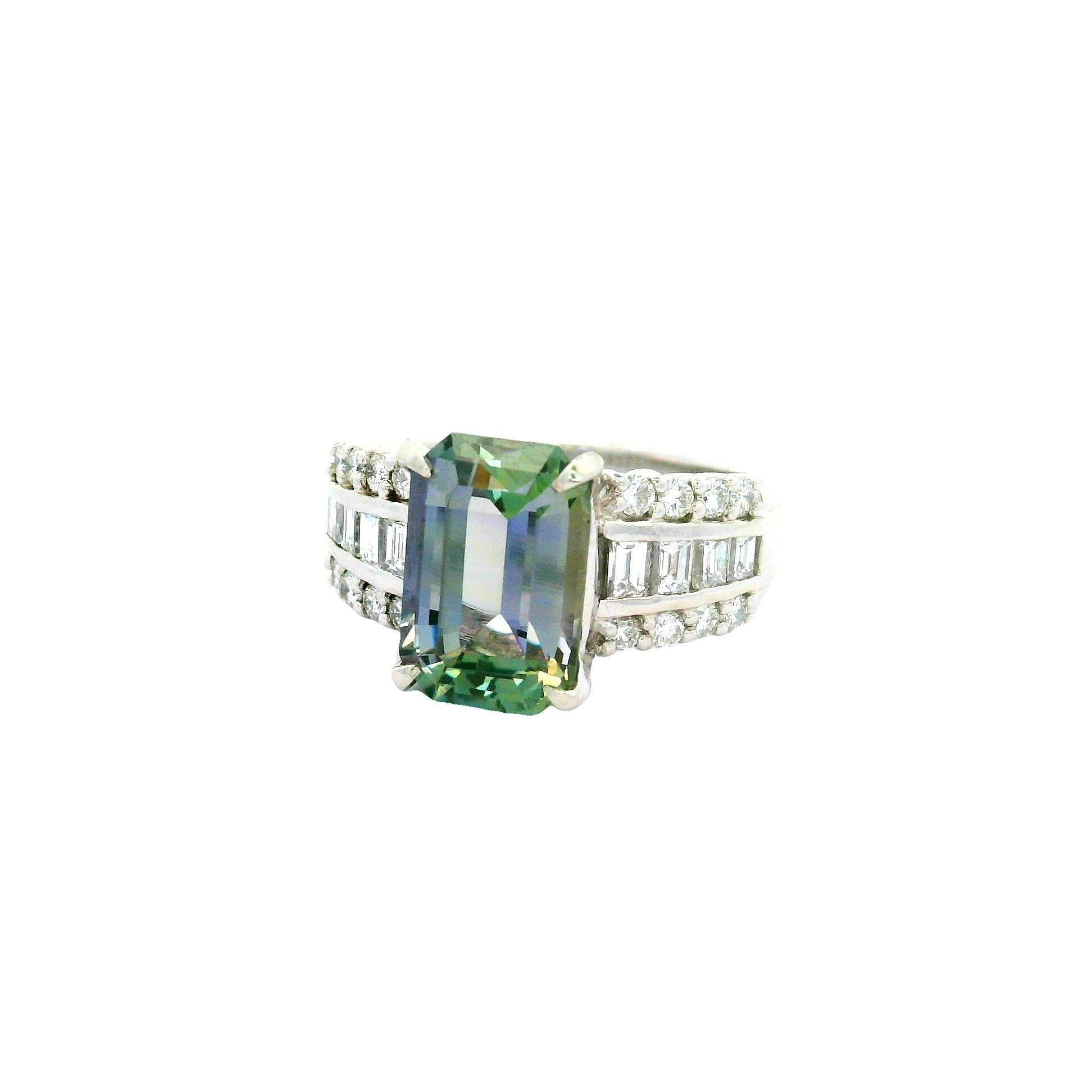 Platinring mit 4,18 Karat zweifarbigem Tansanit und Diamant (Zeitgenössisch) im Angebot