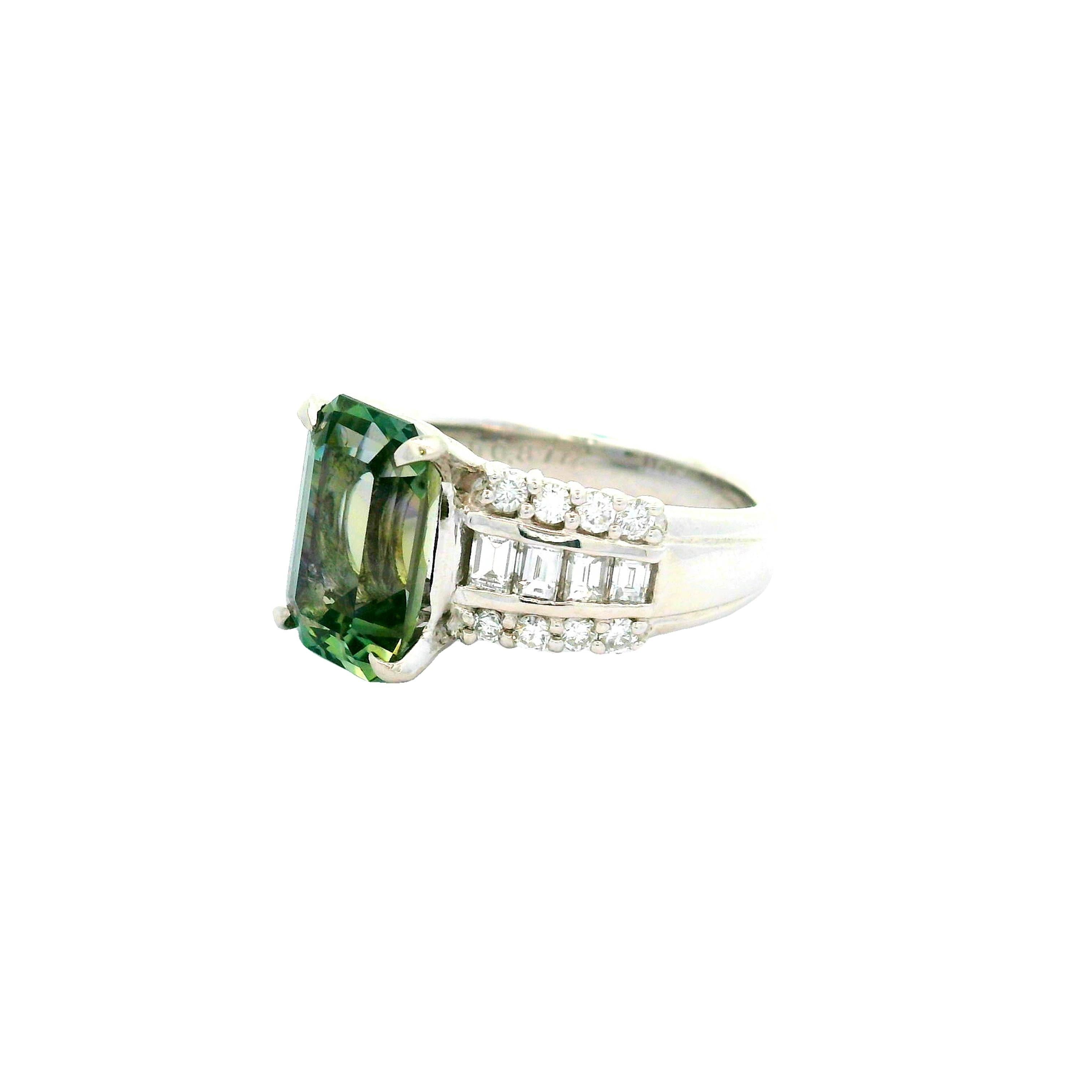 Platinring mit 4,18 Karat zweifarbigem Tansanit und Diamant im Zustand „Hervorragend“ im Angebot in Beverly Hills, CA