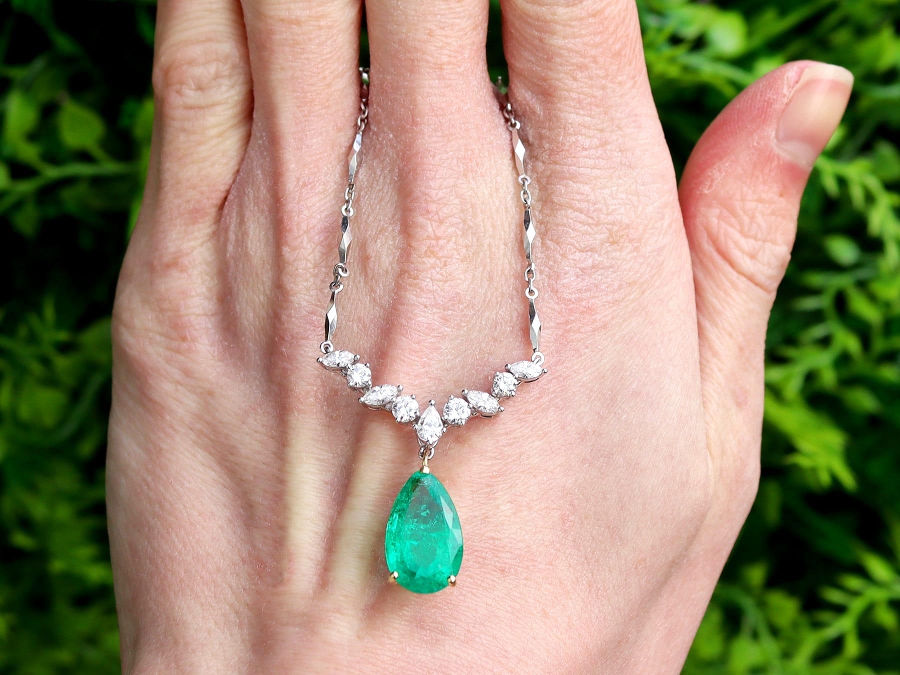 A stunning, fine and impressive vintage 4.18 carat Pear Cut Colombian emerald and 1.10 carat diamond, 18k yellow gold and platinum necklace; part of our diverse vintage jewellery collections.

This stunning vintage emerald pendant has been crafted