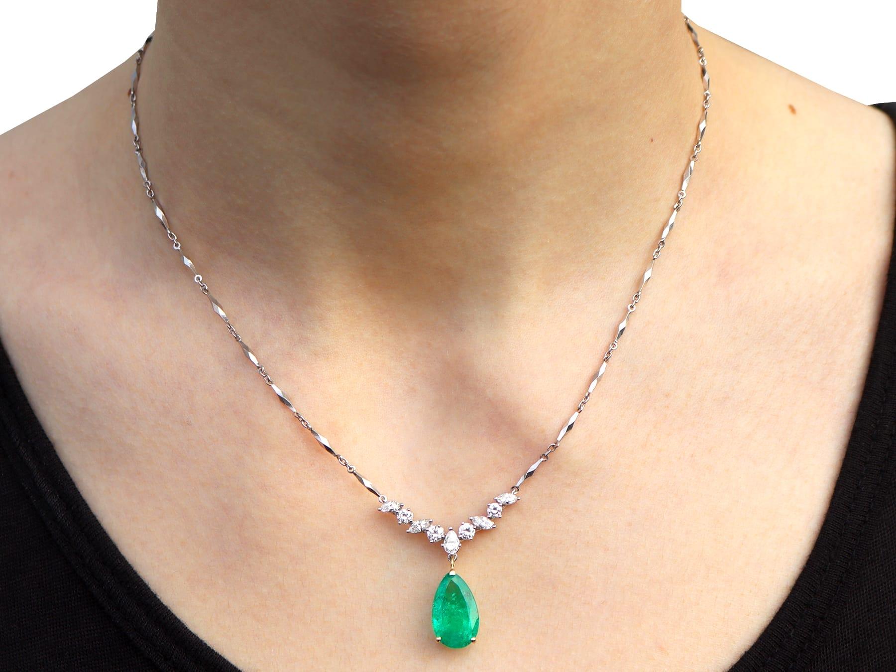4.18 Carat Colombian Emerald and Diamond Yellow Gold and Platinum Necklace For Sale 4