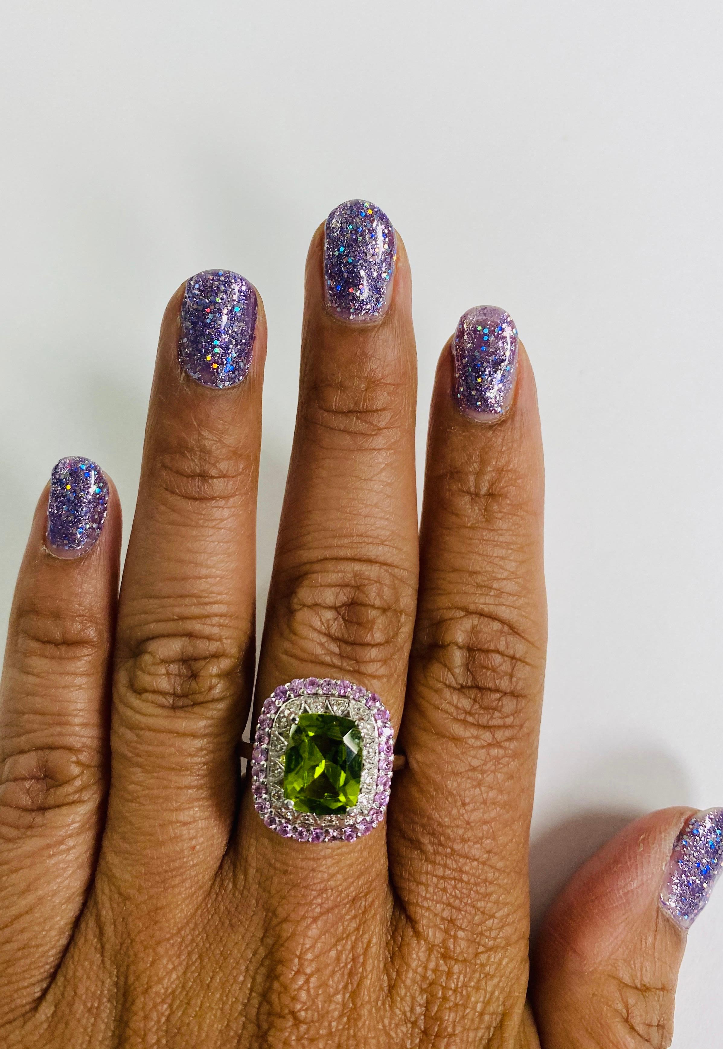4,18 Karat Peridot im Kissenschliff Saphir und Diamant 14 Karat Weißgold Ring Damen im Angebot