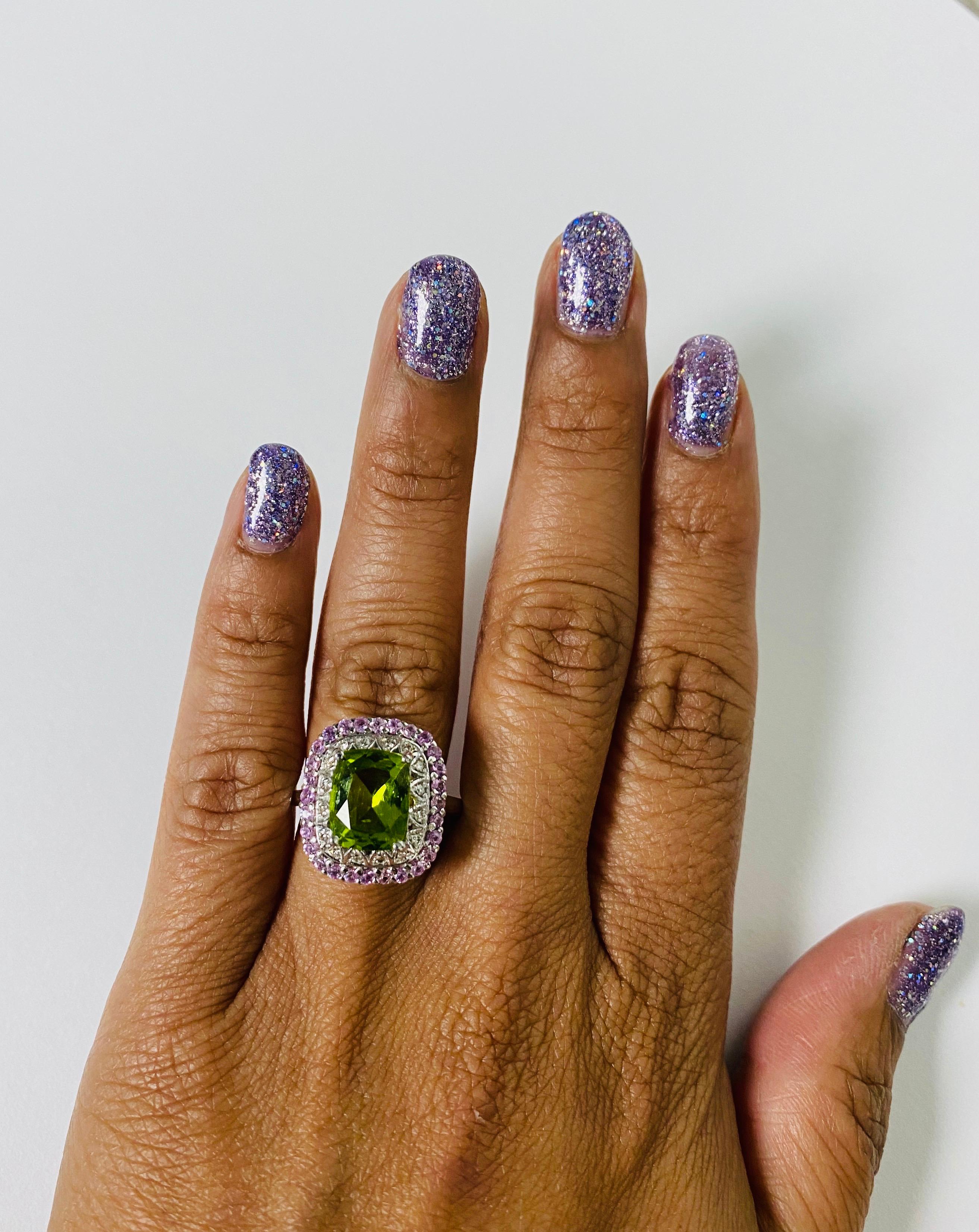 4,18 Karat Peridot im Kissenschliff Saphir und Diamant 14 Karat Weißgold Ring im Angebot 1